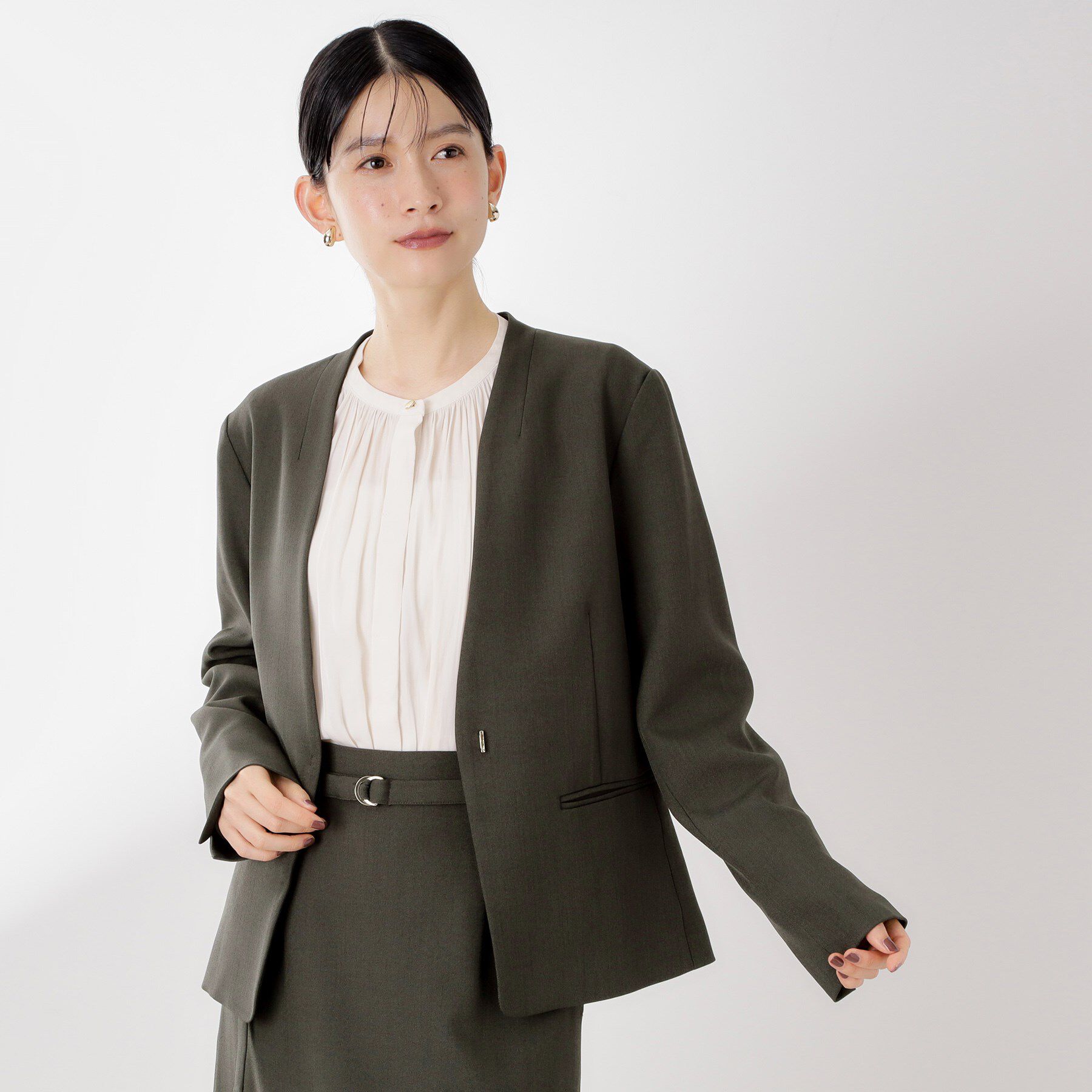 THE SHOP TK「ビジネスノーカラージャケット【セットアップ可/洗える】/CAVIANシリーズ」|ノーカラージャケット|スミクロ(018)