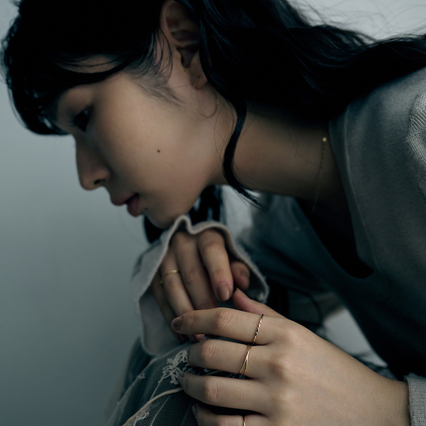 COCOSHNIK ONKITSCH「K10スキニーリング パラレルスラッシュ」|リング|