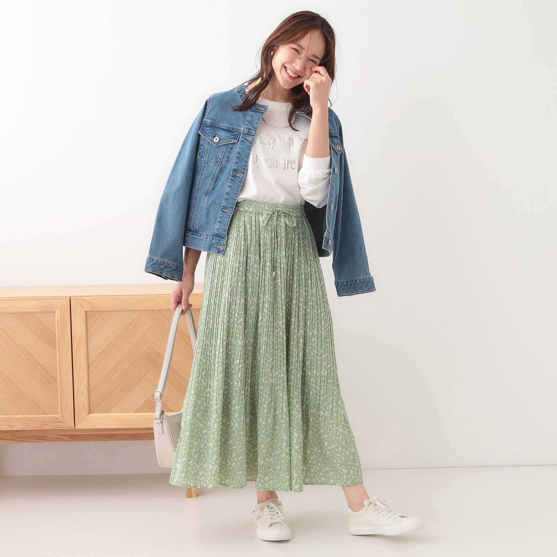 SHOO･LA･RUE「【高レビュー】広がり過ぎずすっきりと サテンプリーツスカート」|スカート|