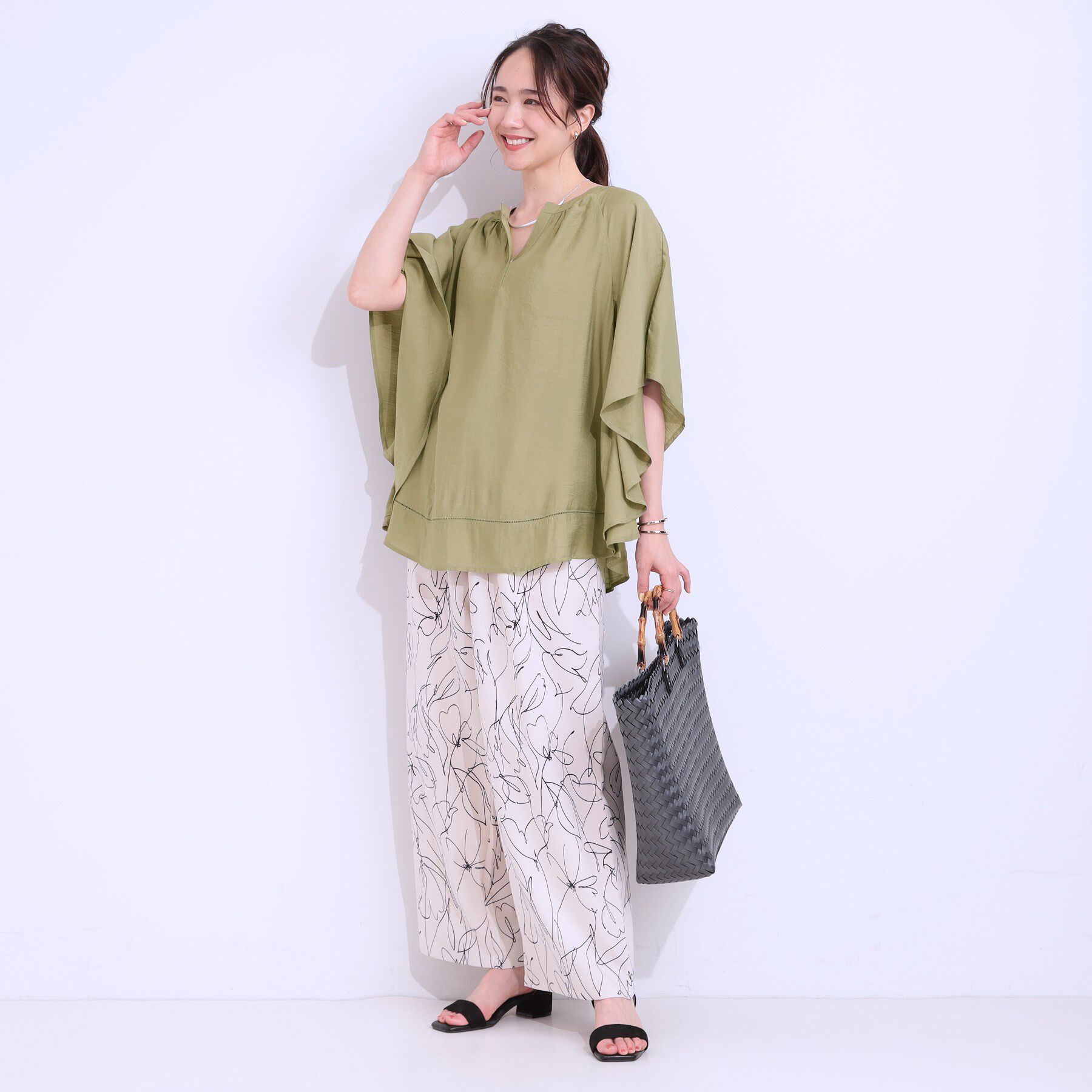 SHOO･LA･RUE「【洗える/ひんやり】涼しく体型カバー お袖フレア ドレープブラウス」|シャツ・ブラウス|