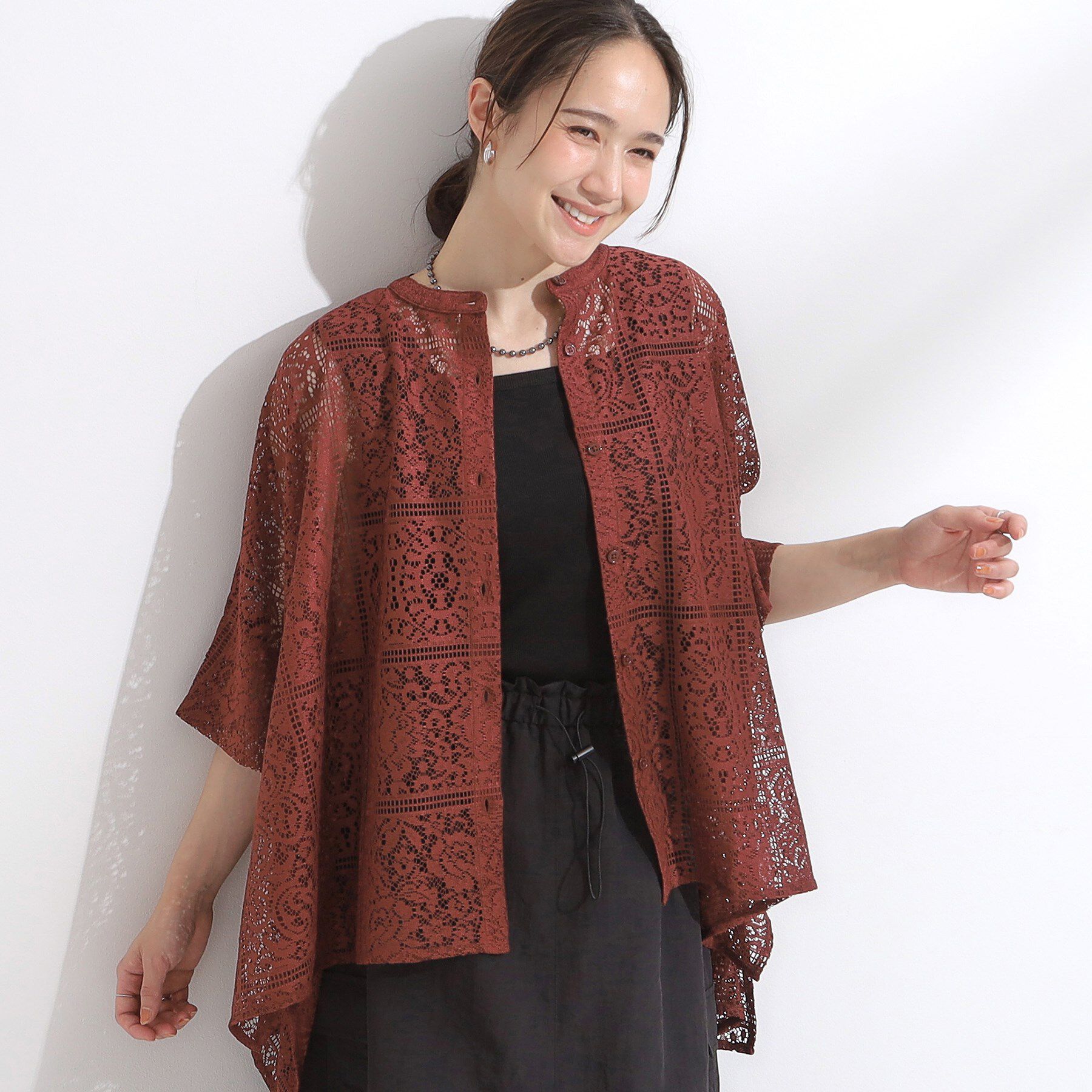 SHOO･LA･RUE「大人レトロスタイルに レースポンチョシャツ」|シャツ・ブラウス|ブラウン(043)