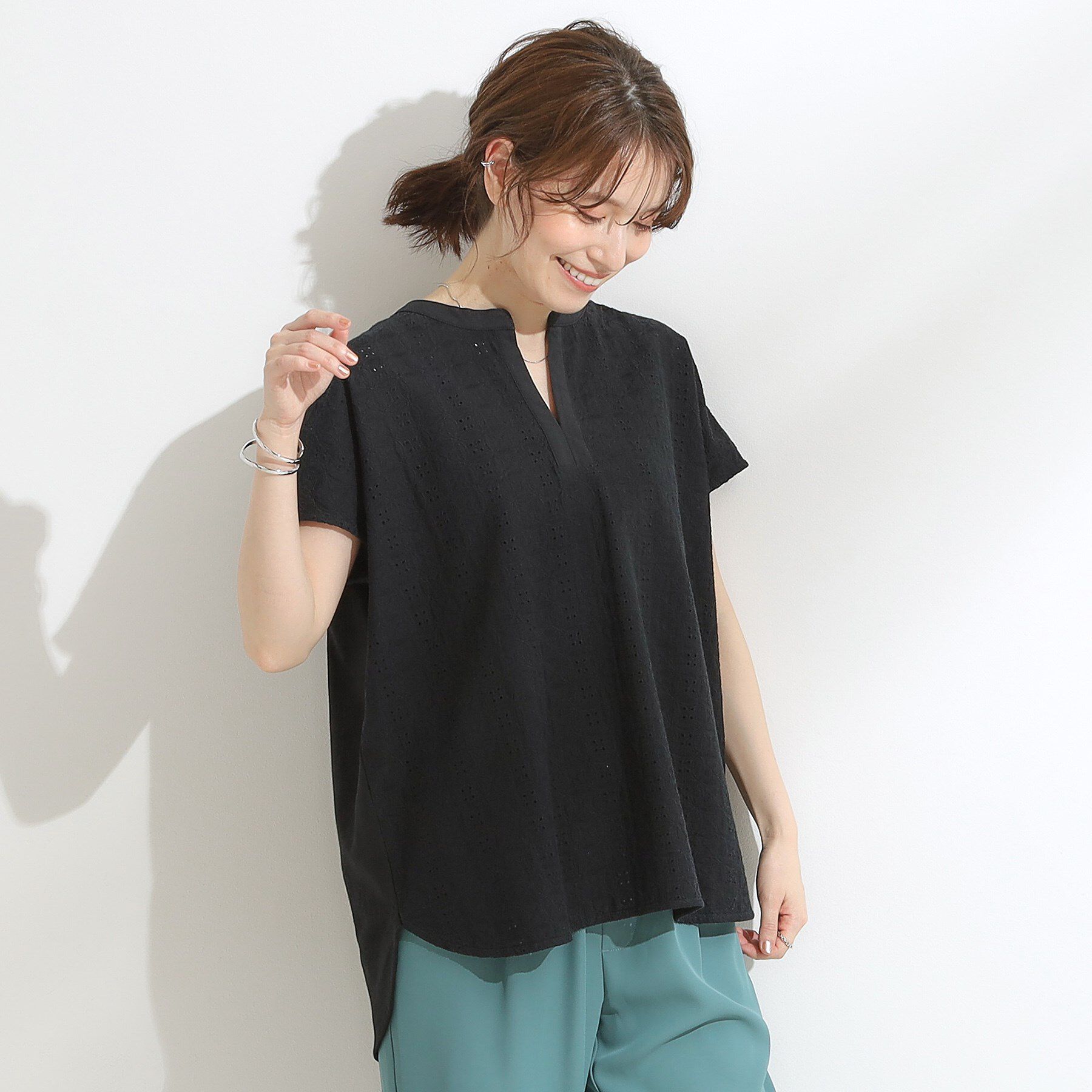 SHOO･LA･RUE「【S-LL】抜け感とすっきり見えを叶える 刺繍レース スキッパー襟トップス」|Tシャツ・カットソー|