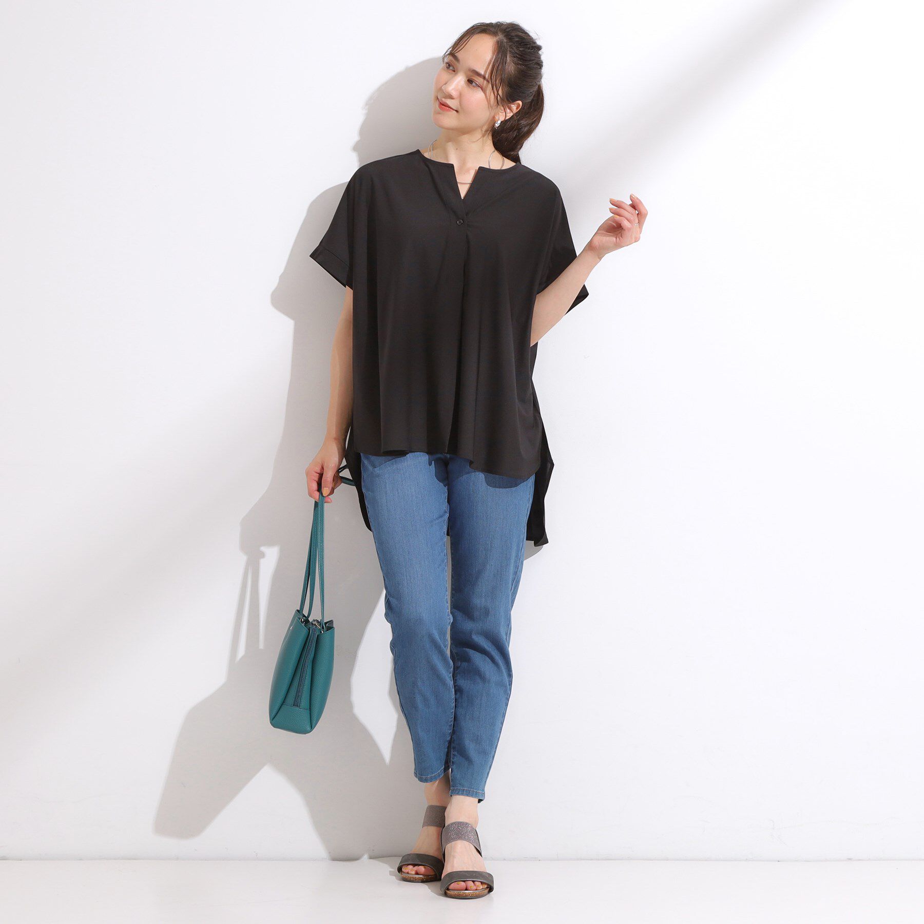 SHOO･LA･RUE「【S-LL】さらりとしたタッチが上品見え ワンボタンデザイン トップス」|Tシャツ・カットソー|