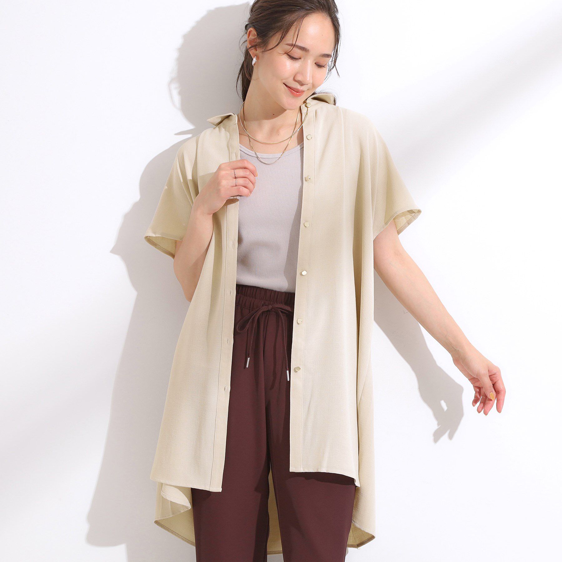 SHOO･LA･RUE「【S-LL/ひんやり】さらりとしたタッチが心地よい バックギャザーブラウス」|チュニック|ライトベージュ(05