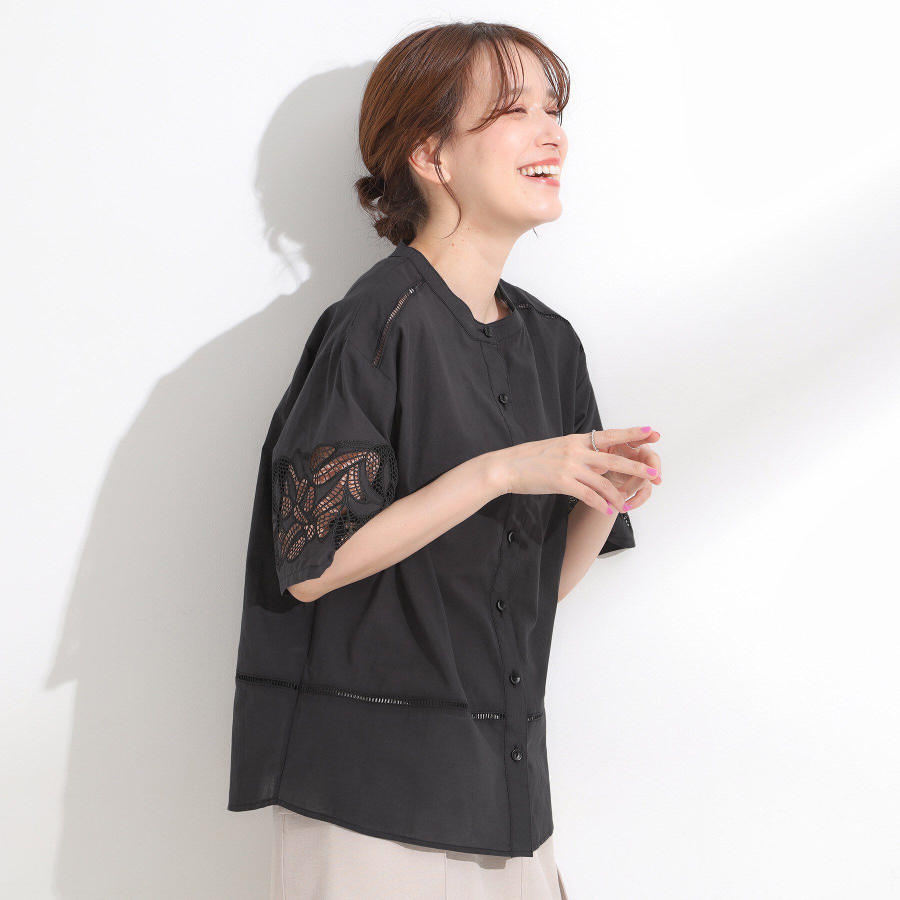 SHOO･LA･RUE「【S-LL/6分袖】レースデザインで華やか見え お袖刺繍ブラウス」|シャツ・ブラウス|