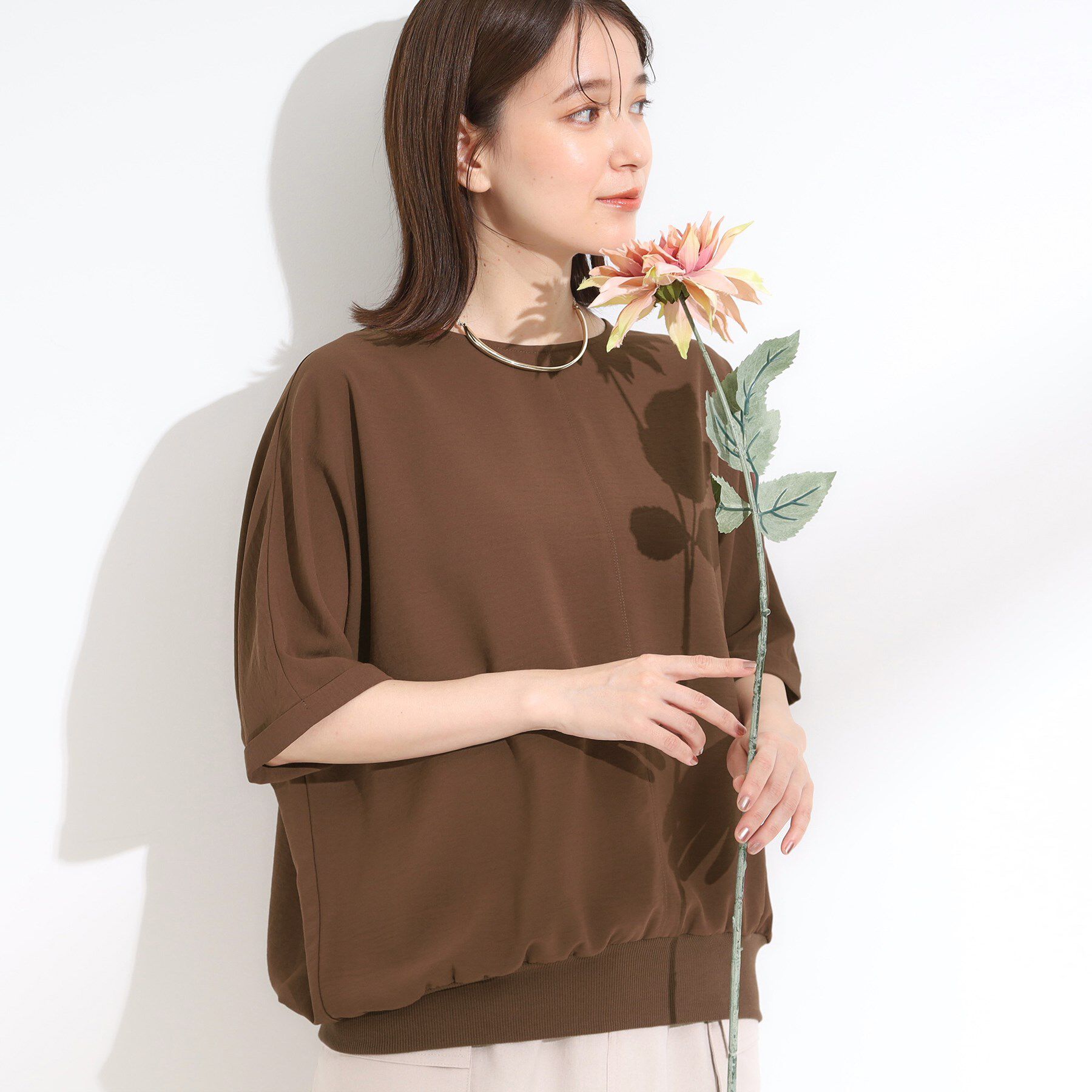 SHOO･LA･RUE「【洗濯後しわになりにくい】さらっとタッチの 5分袖ドルマンブラウス」|シャツ・ブラウス|ブラウン(043)