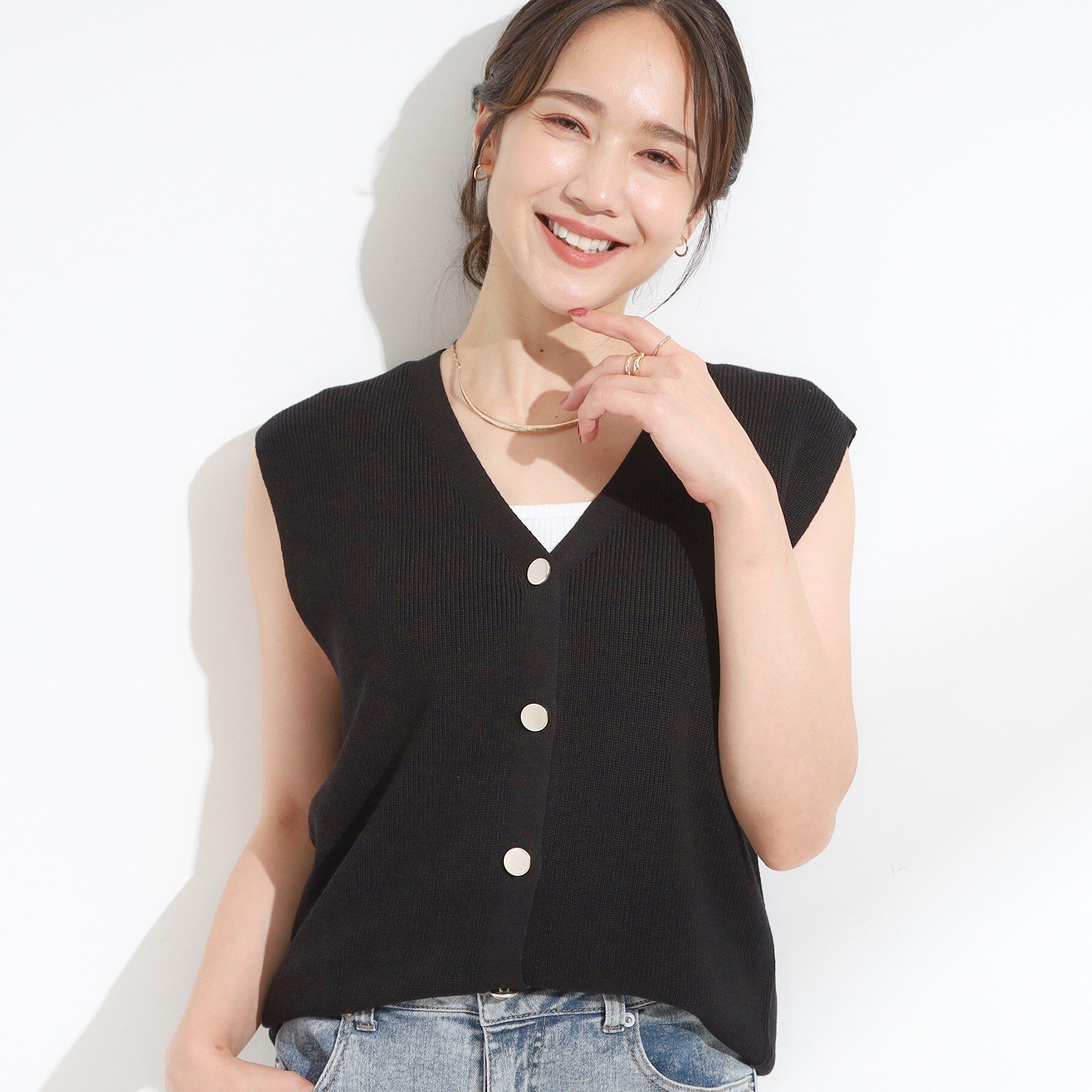 SHOO･LA･RUE「【S-LL】ゴールドボタンが上品 大人のニットベスト」|ベスト・ジレ|ブラック(019)