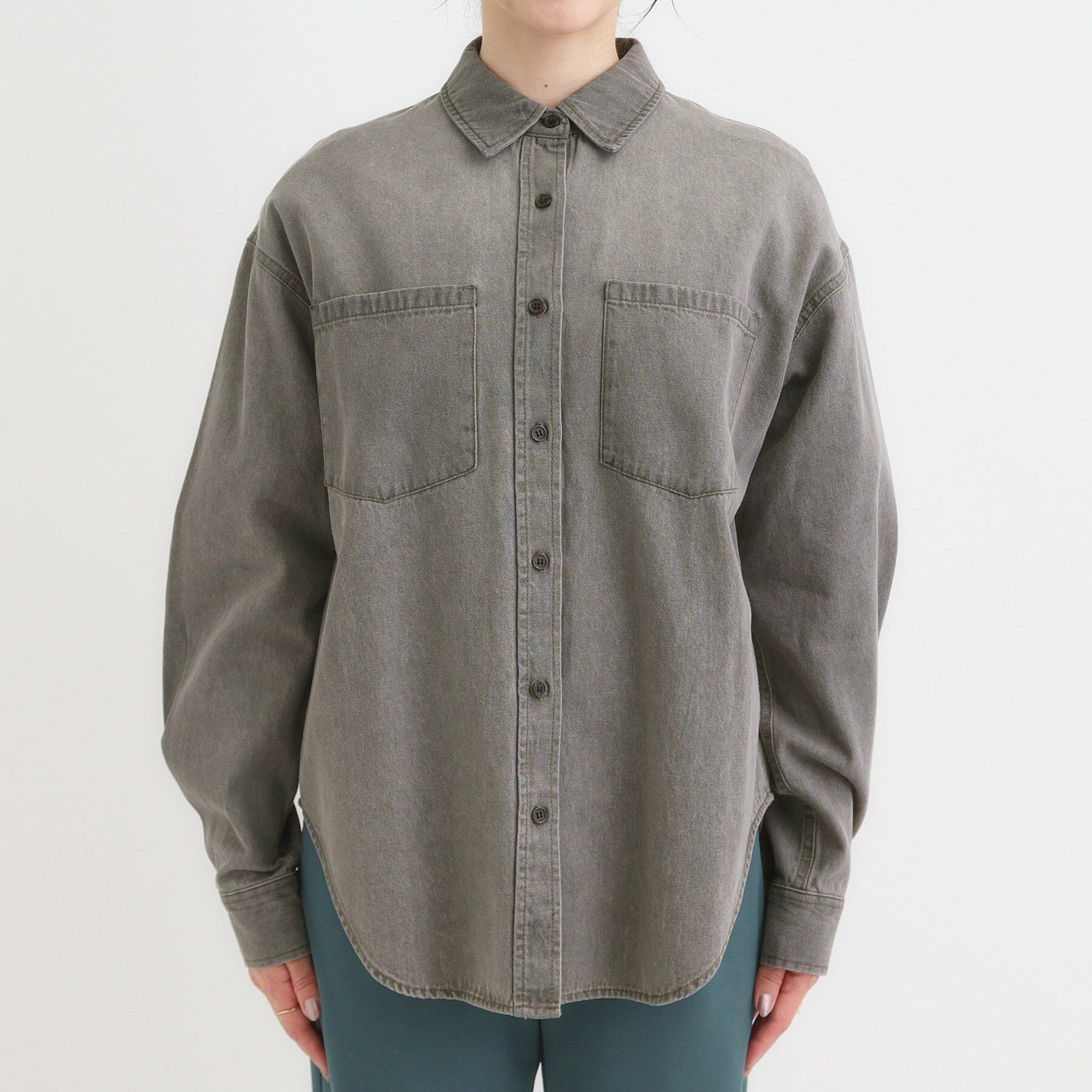 SHOO･LA･RUE「【S-LL】大人のカジュアルコーデに こなれデニムシャツ」|シャツ・ブラウス|