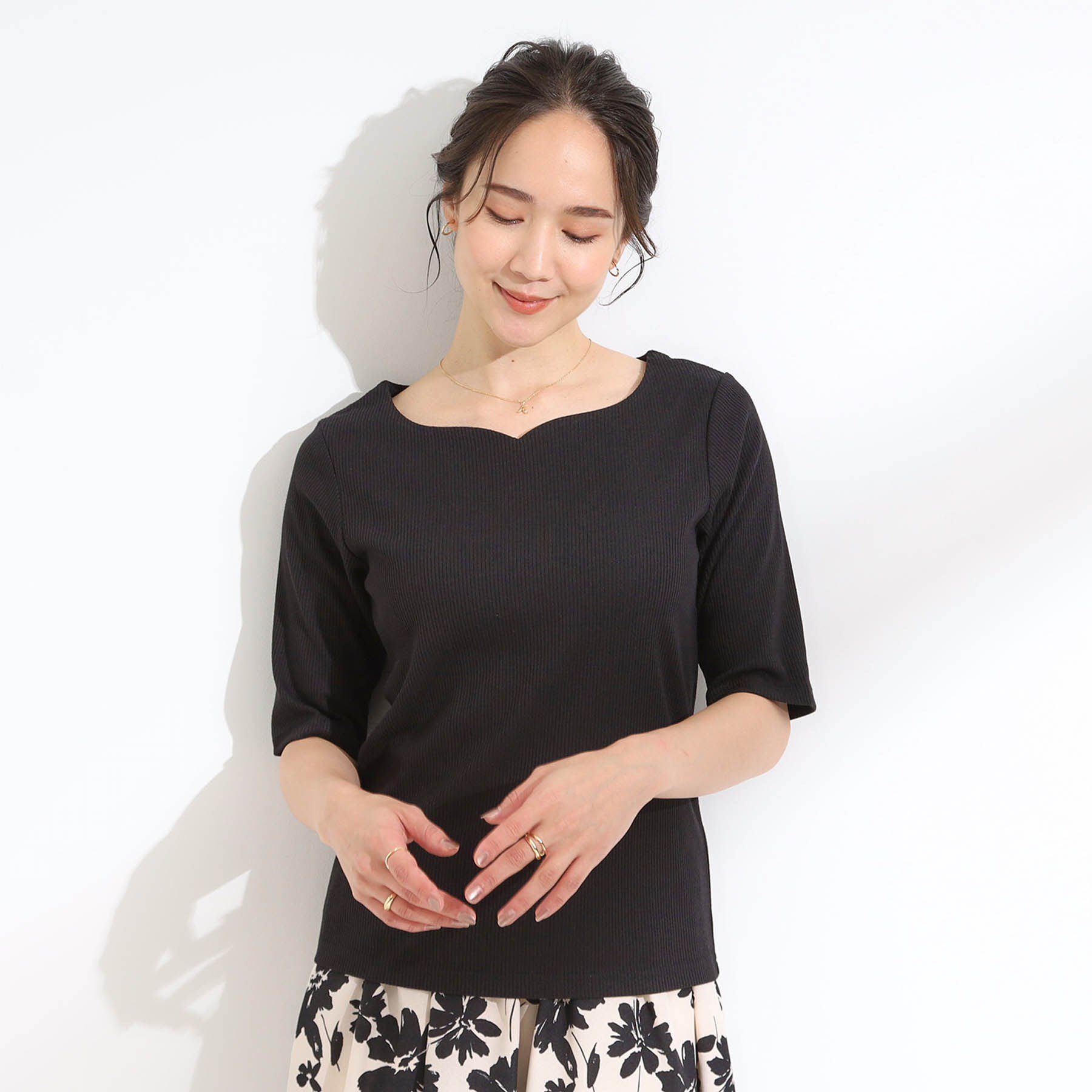 SHOO･LA･RUE「【S-LL】女性らしさ漂うハートネック テレコ5分袖トップス」|Tシャツ・カットソー|