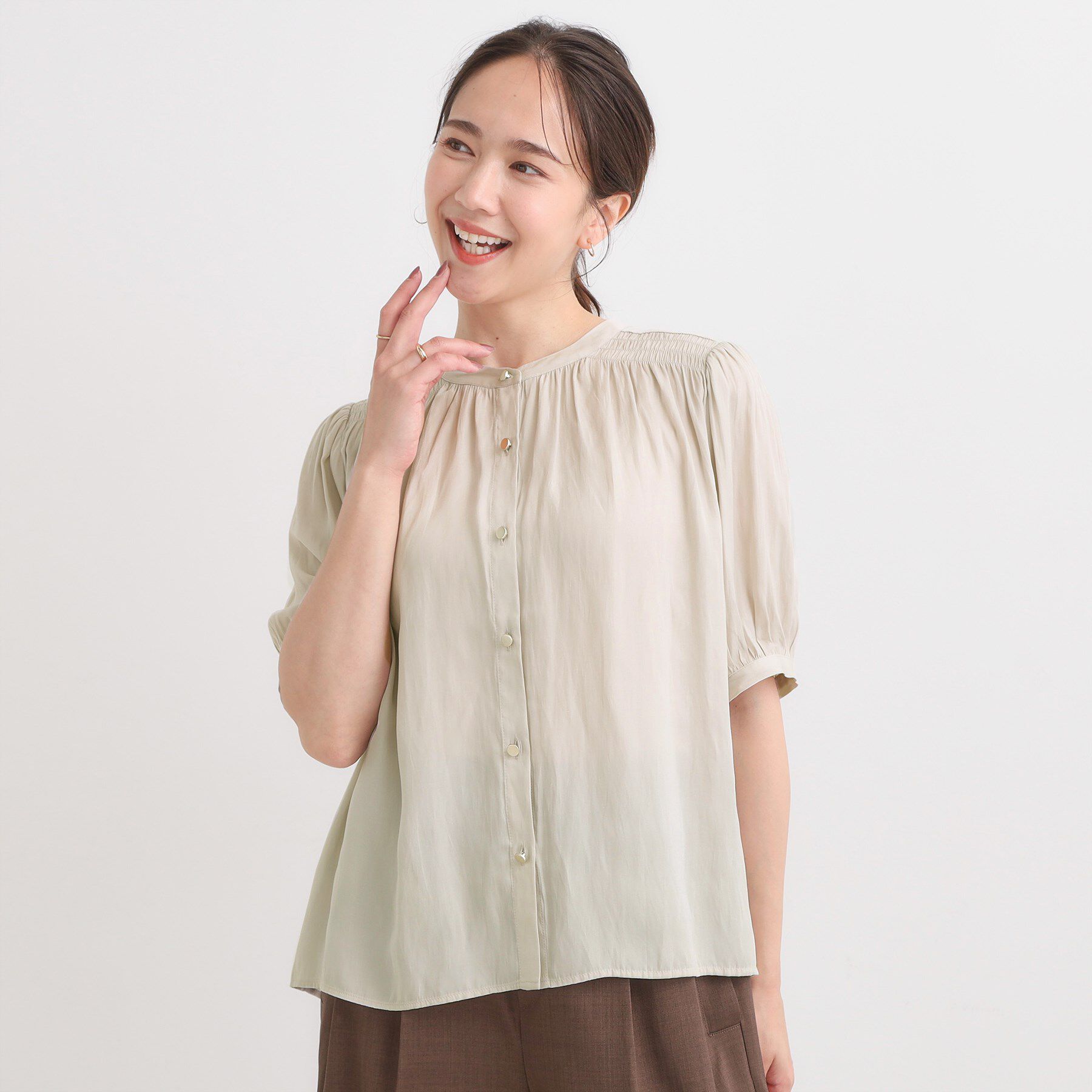 SHOO･LA･RUE「【洗える/S-LL】お仕事にもデイリーにも サテン5分袖ブラウス」|シャツ・ブラウス|