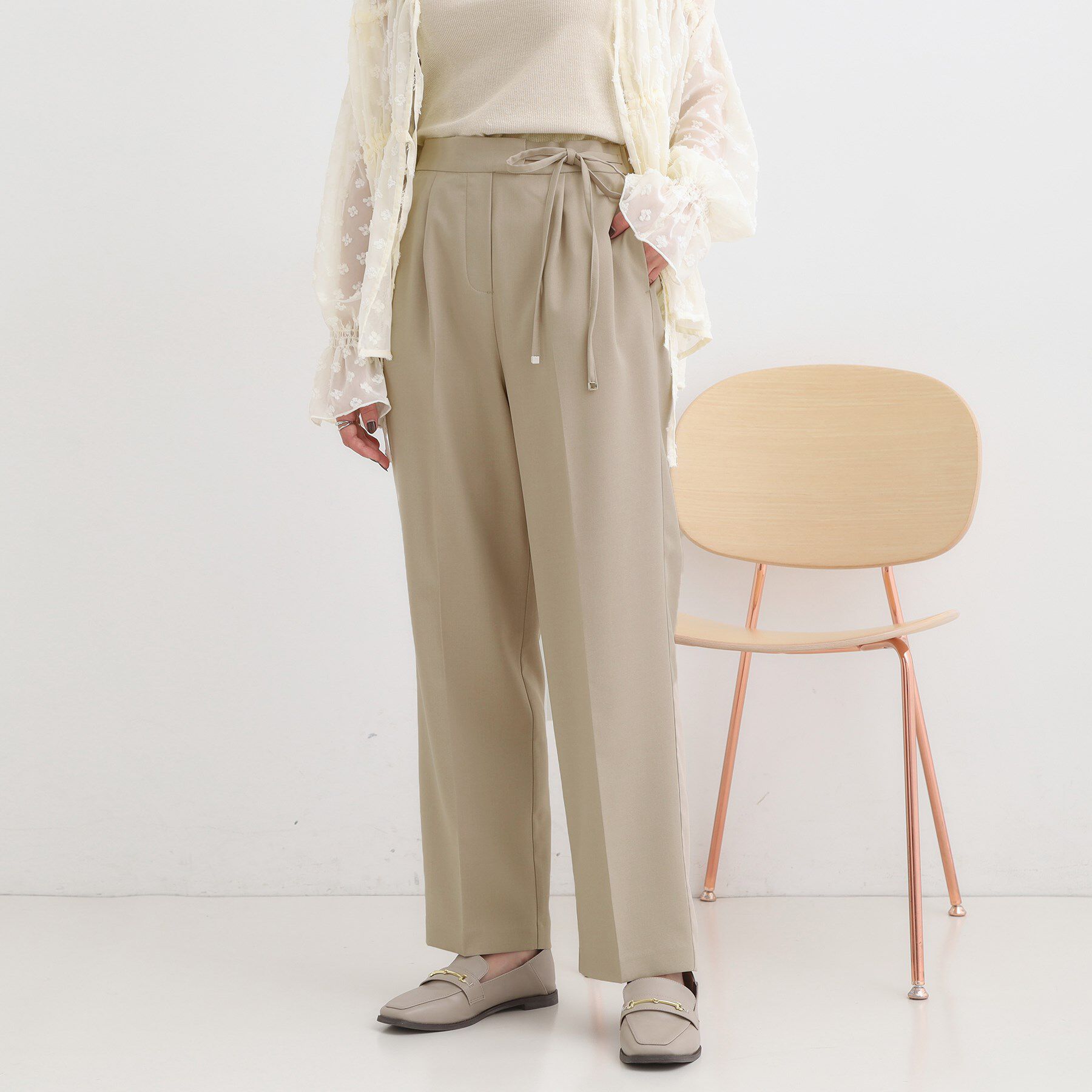 SHOO･LA･RUE「【S-LL】ウエストリボンがアクセント ゆったりテーパードパンツ」|その他|ベージュ(052)