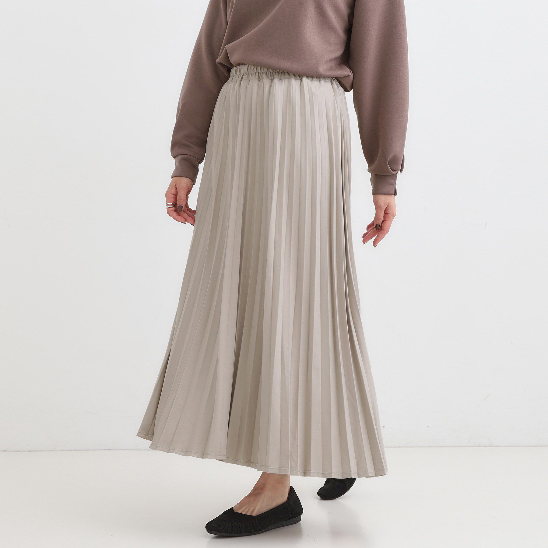 SHOO･LA･RUE「【着丈選べる】きれいめにもカジュアルにも レザー調プリーツスカート」|スカート|グレージュ(050)