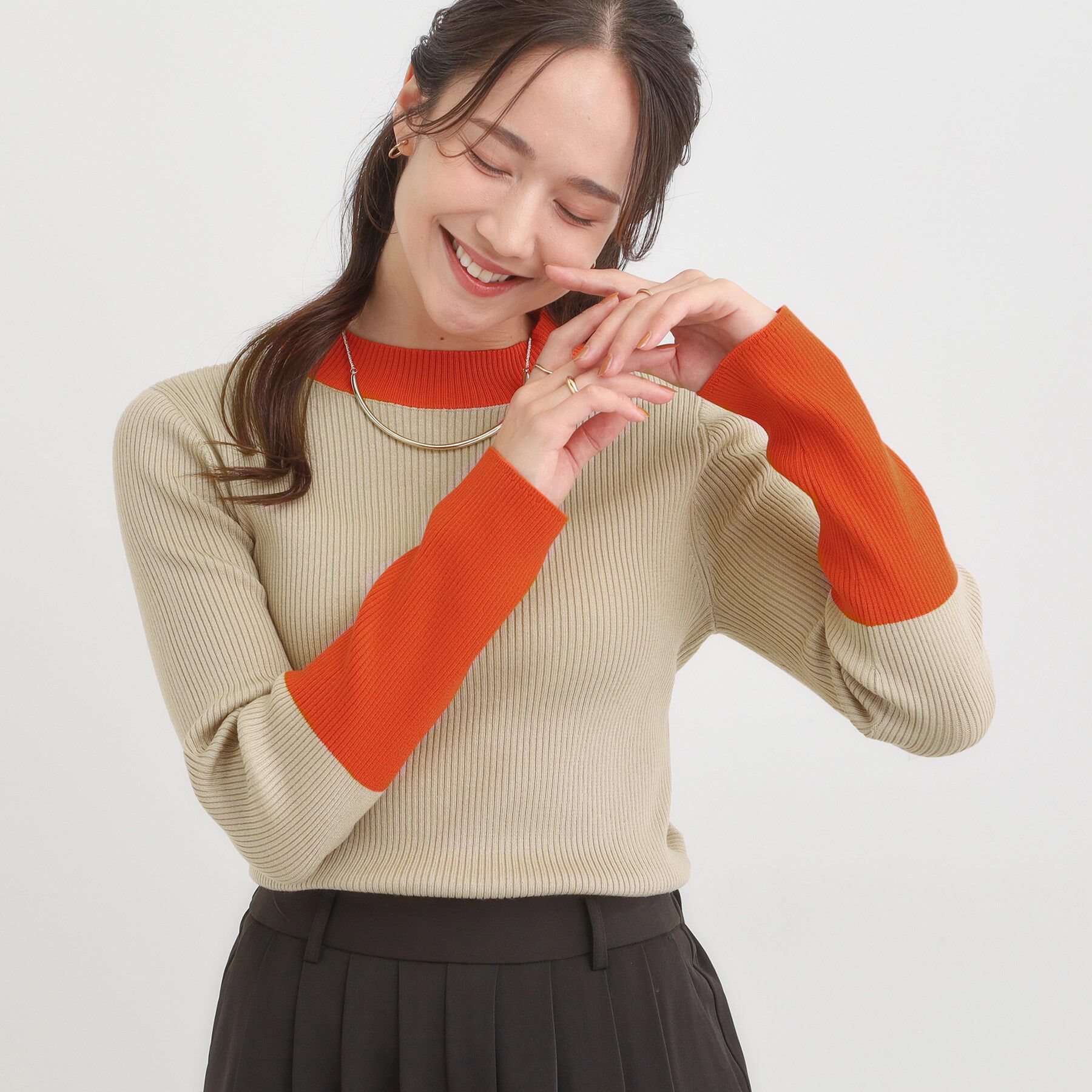 SHOO･LA･RUE「【洗濯機可/S-LL】配色使いがアクセント リブハイネックインナー」|ニット・セーター|オレンジ(567)