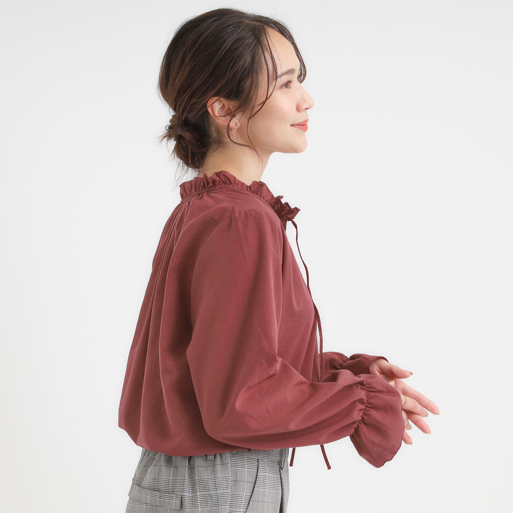 SHOO･LA･RUE「【S-LL/洗濯後しわになりにくい/吸水速乾/UV】大人フェミニンな装いに 襟フリルブラウス」|シャツ・ブラウス|