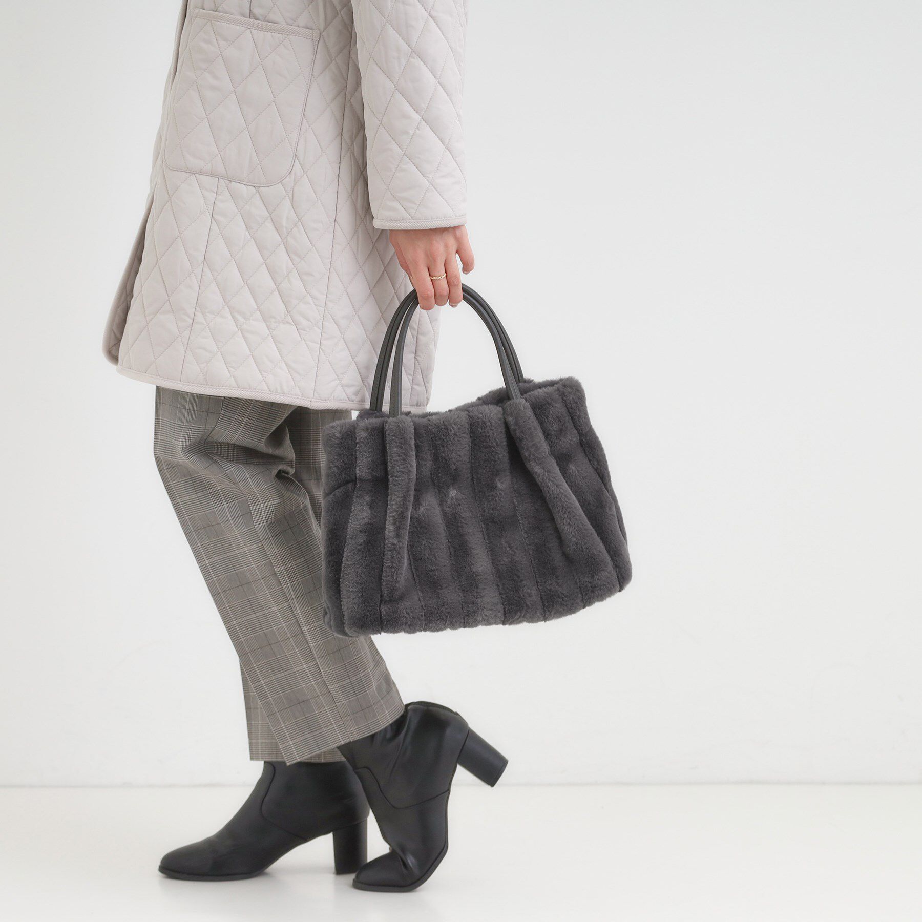 SHOO･LA･RUE「【高レビュー/2WAY】きれい見えで上品な ストライプファートートバッグ」|トートバッグ|チャコールグレー(0