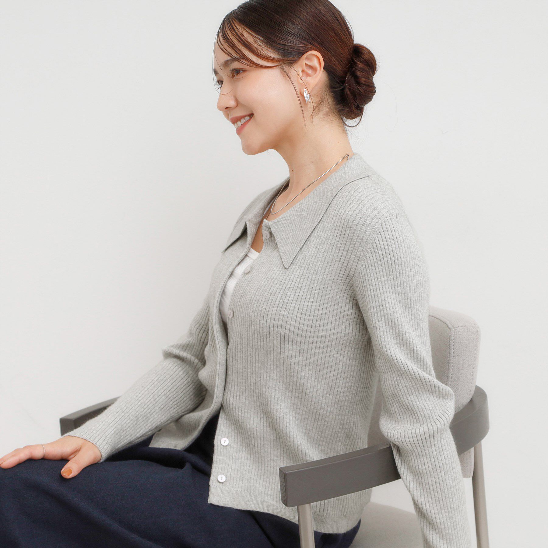 SHOO･LA･RUE「カジュアルながらも上品な 襟付きリブニット」|ニット・セーター|グレー(012)