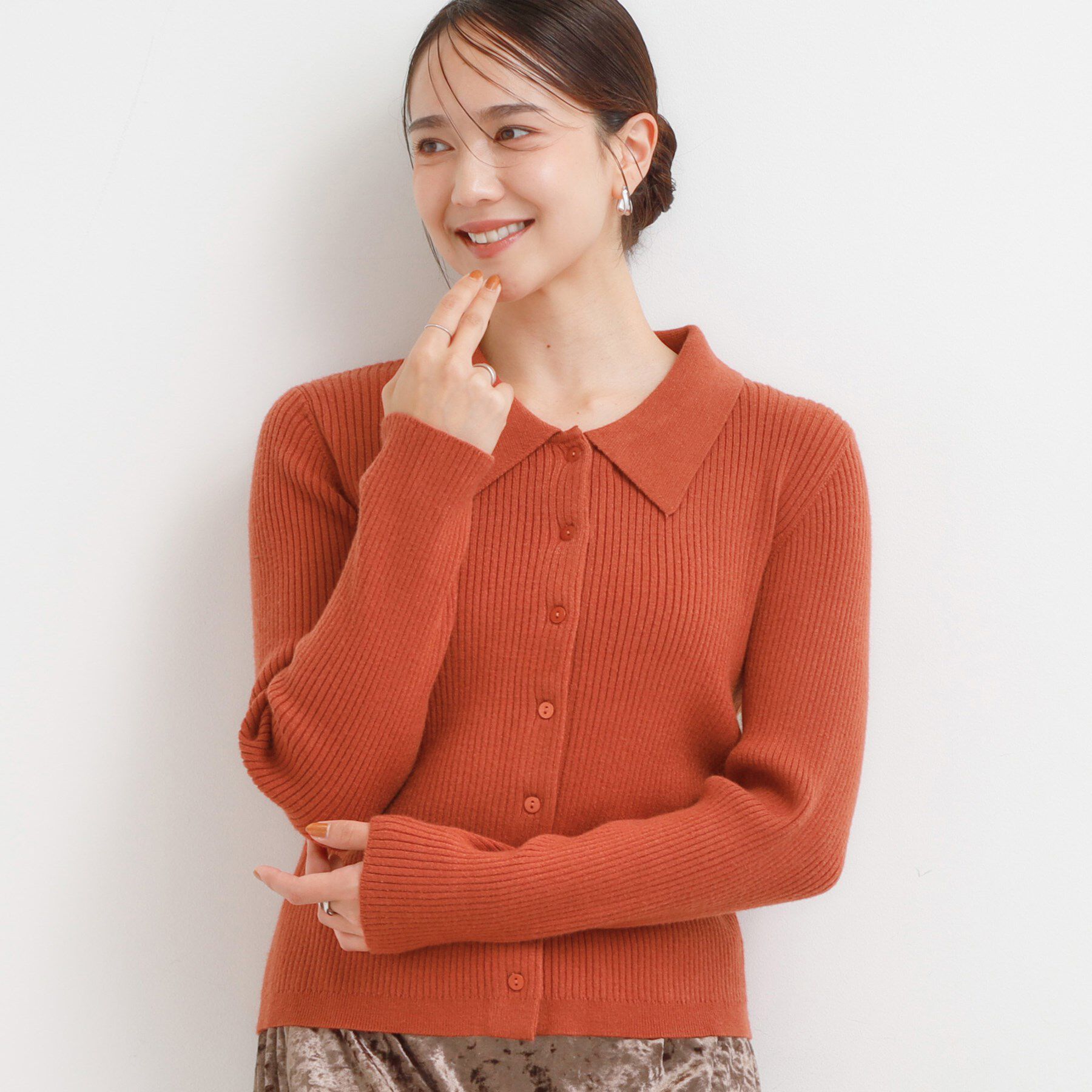 SHOO･LA･RUE「カジュアルながらも上品な 襟付きリブニット」|ニット・セーター|オレンジ(069)