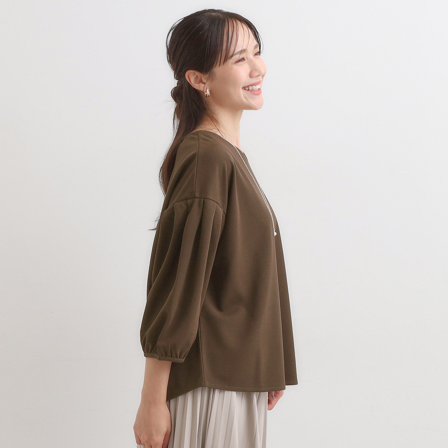 SHOO･LA･RUE「【2点セット/7分袖】大人のきれい見え お袖タック入りアクセ付きトップス」|Tシャツ・カットソー|