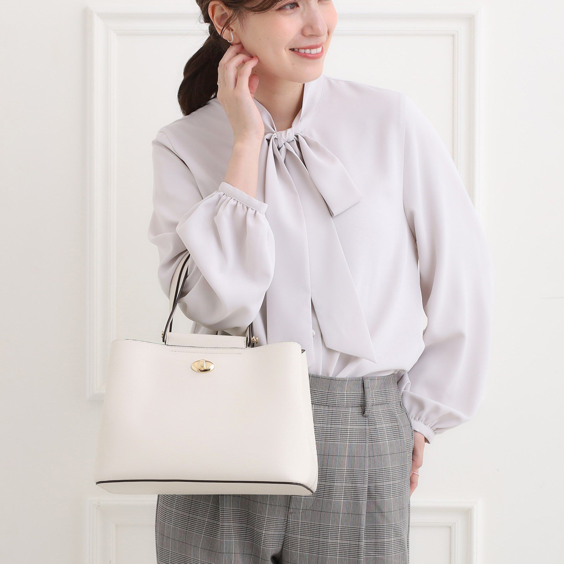 SHOO･LA･RUE「【セレモニー】フロント金具トートバッグ」|トートバッグ|アイボリー(004)