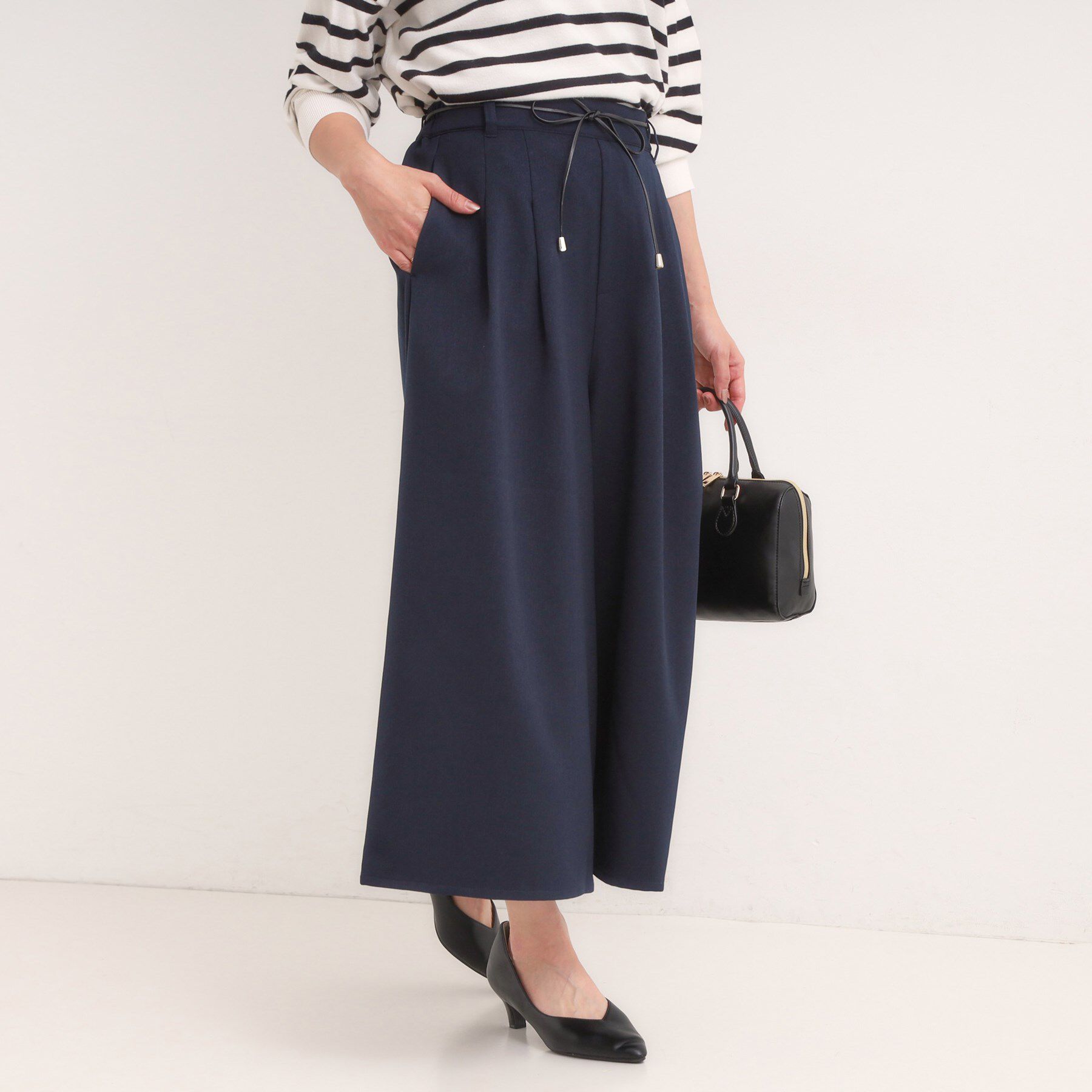 SHOO･LA･RUE「【S-LL/2点セット】脚のラインを拾いにくい ベルト付きタックスカーチョパンツ」|その他|ネイビー(094)