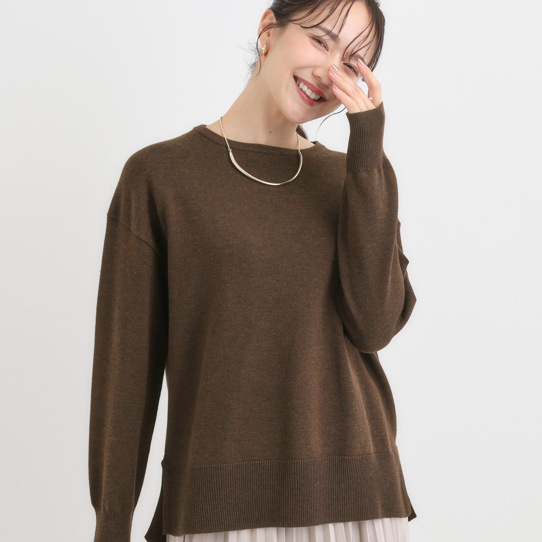 SHOO･LA･RUE「【洗濯機可/毛玉レス】アウトスタイルもきれいに決まる サイドスリットニット【CIRCRIC】」|ニット・セーター|ブラウン(043)