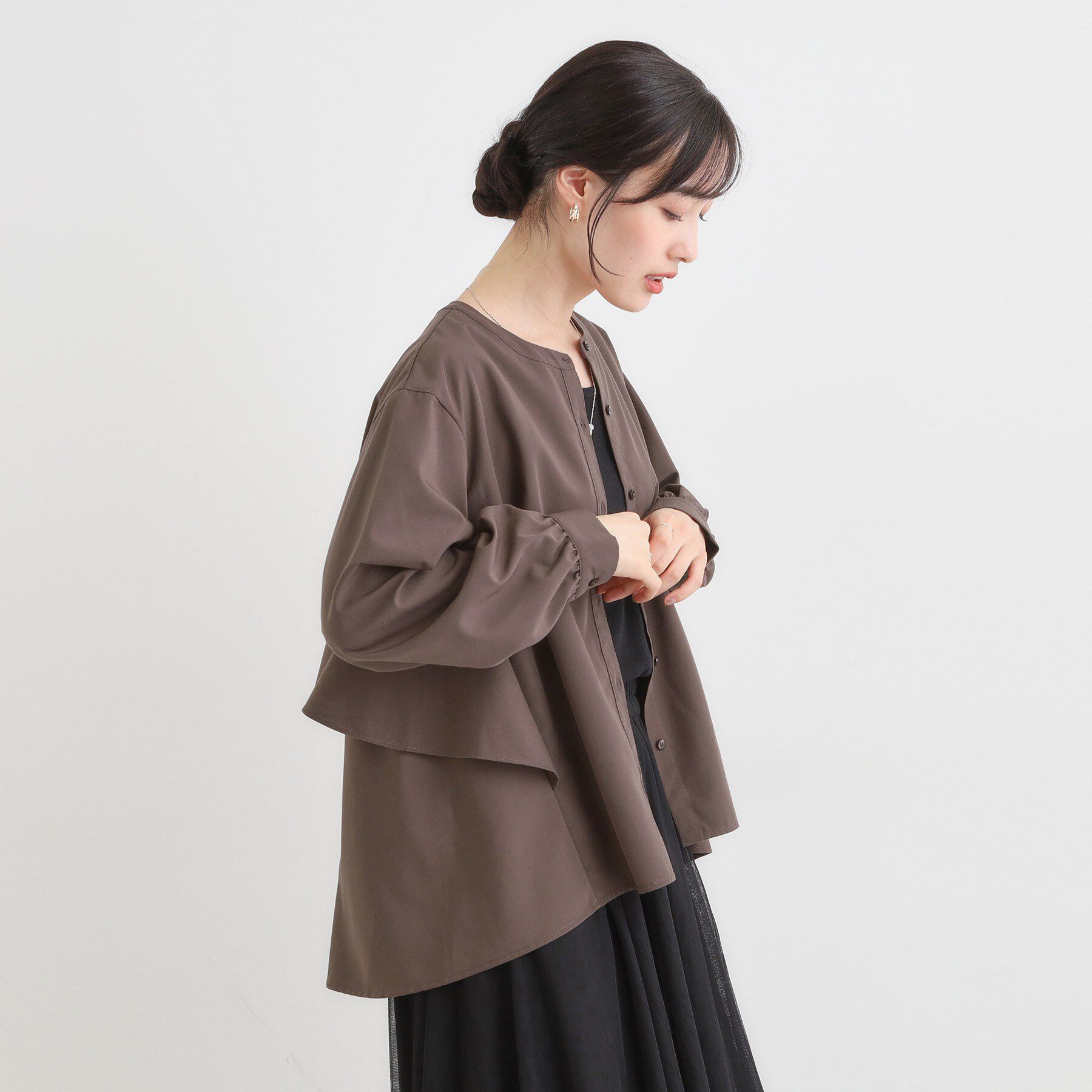 SHOO･LA･RUE「【洗濯機可/S-LL】春まで着られる バックフリルシャツ」|シャツ・ブラウス|