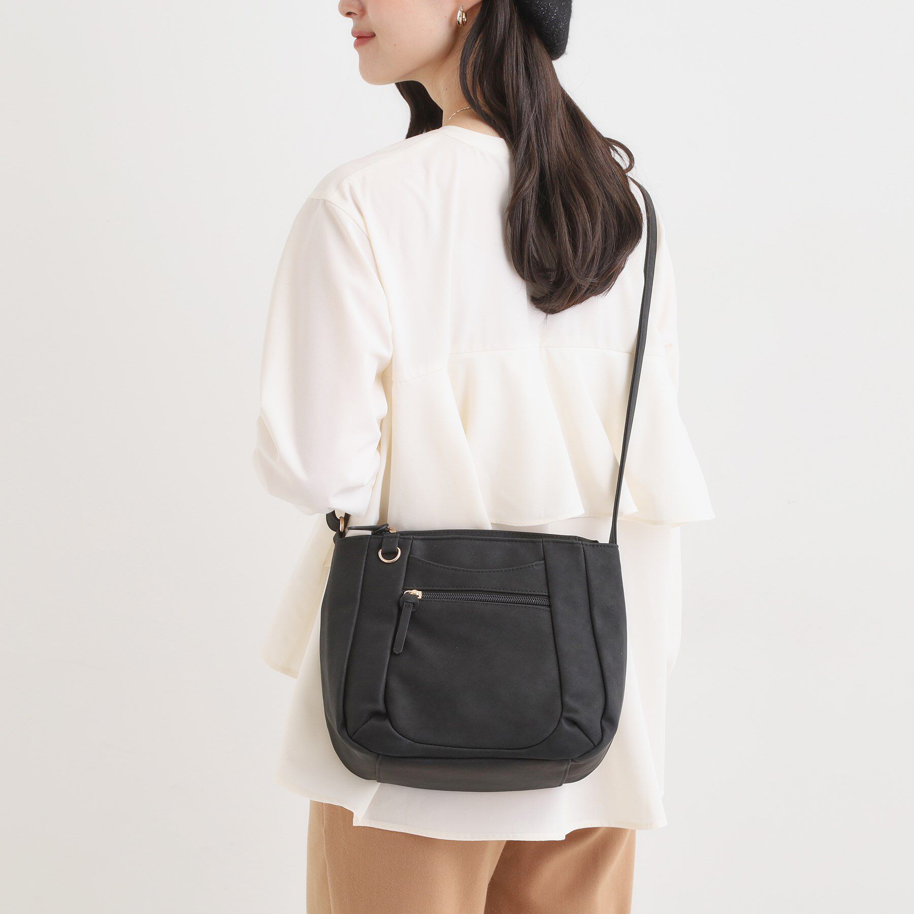 SHOO･LA･RUE「前ポケットショルダーバッグ」|ショルダー・メッセンジャー|ブラック(019)