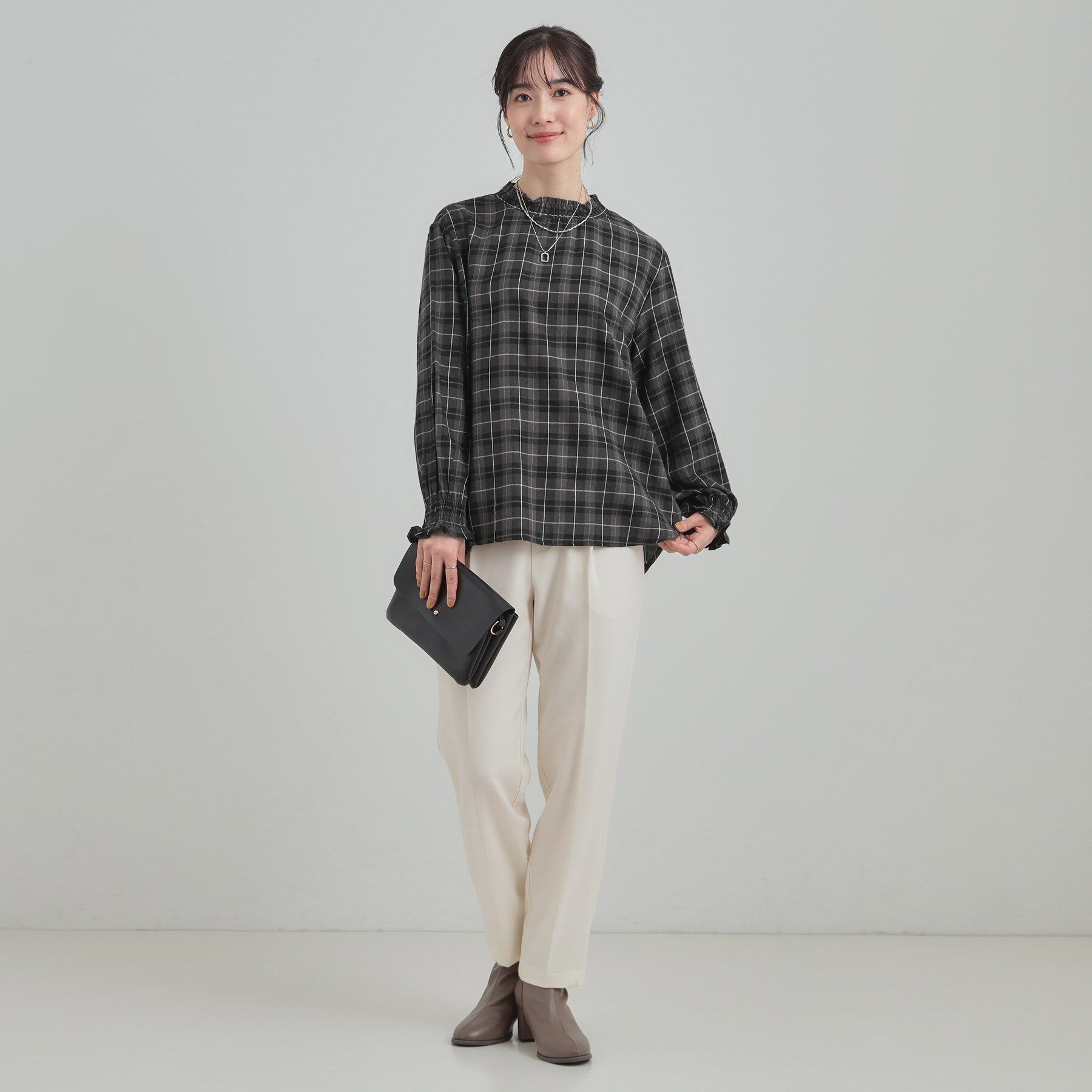 SHOO･LA･RUE「【S-LL】ギャザーネックがアクセントに ハイネックブラウス」|シャツ・ブラウス|