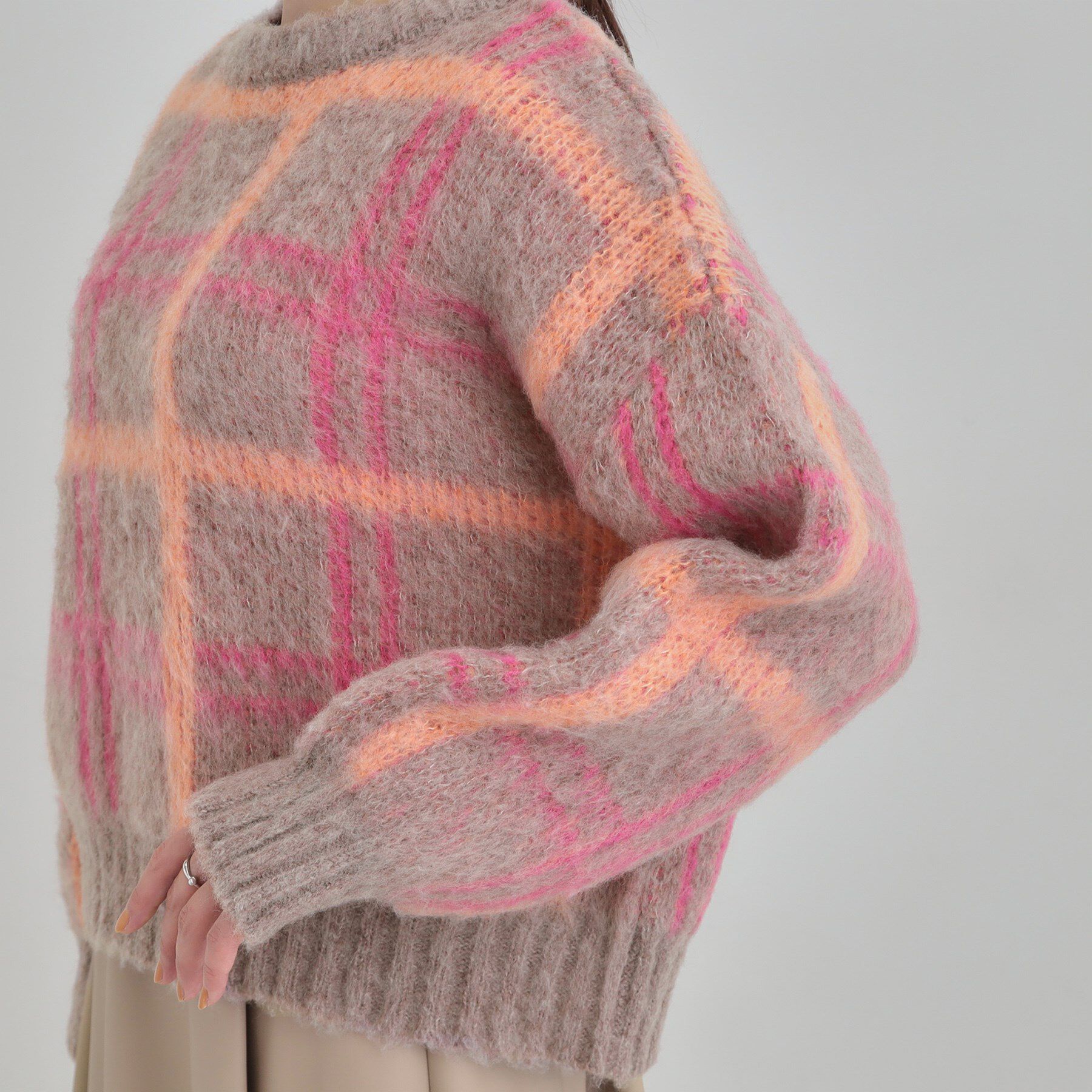 SHOO･LA･RUE「【S-LL】女性らしさ漂う ふわふわチェック柄ニット」|ニット・セーター|