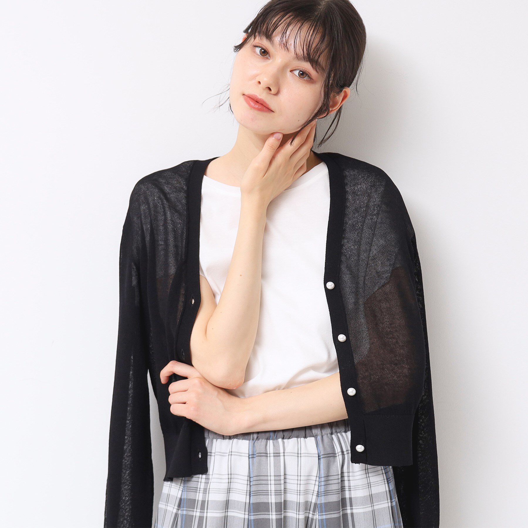 Dessin「【UVカット・洗える】パール調ボタンシアーカーディガン」|カーディガン|