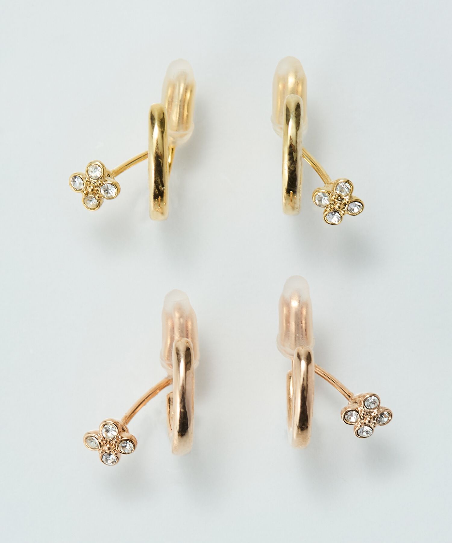 Phoebe「【痛くないシリーズ】フラワービジューライトフィットイヤリング　ゴールド」|イヤリング|