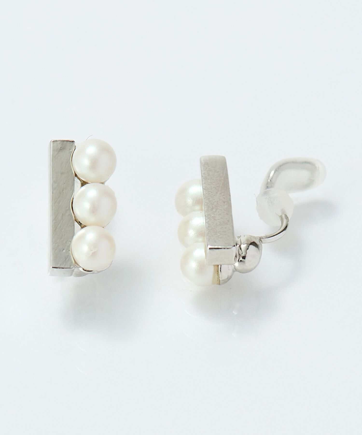 Phoebe「【痛くないシリーズ/金属アレルギー対応】パール＆バーライトフィットイヤリング　シルバー」|イヤリング|