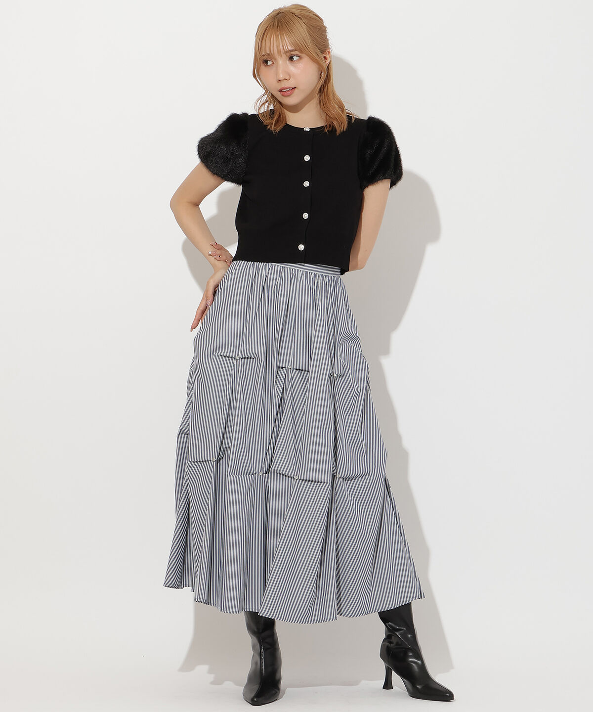 アンドクチュール「ファー付きビジューボタンプルオーバー」|ニット・セーター|