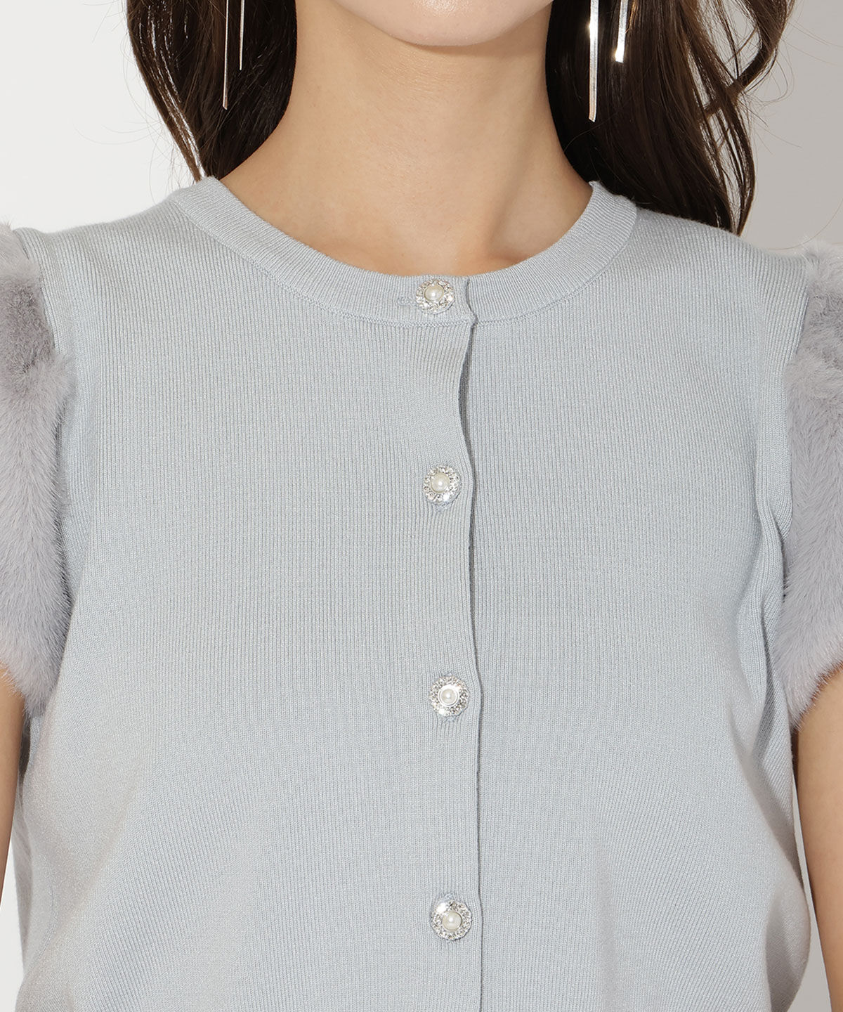 アンドクチュール「ファー付きビジューボタンプルオーバー」|ニット・セーター|