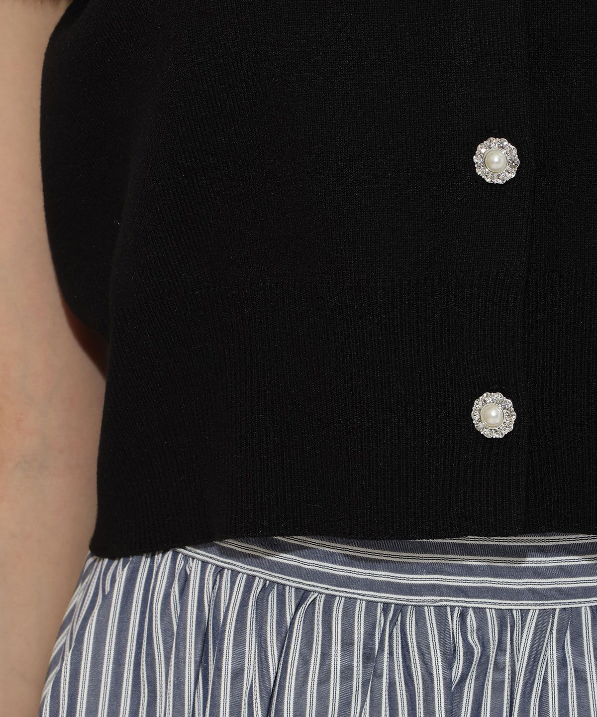 アンドクチュール「ファー付きビジューボタンプルオーバー」|ニット・セーター|