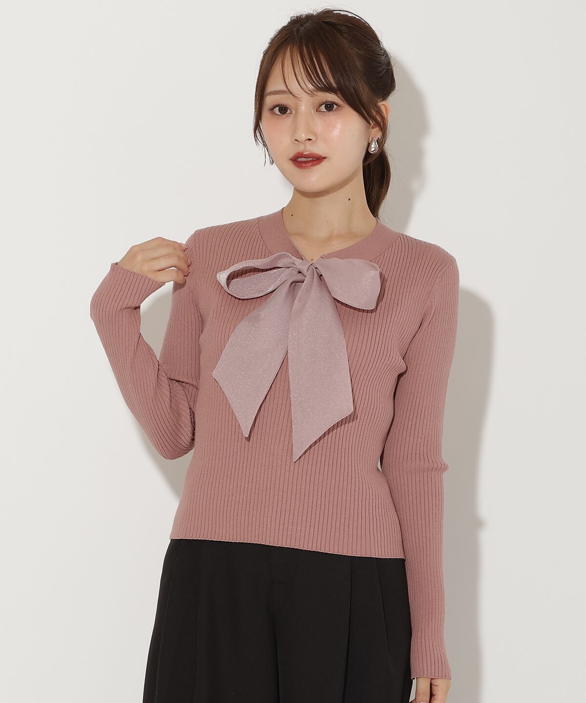 アンドクチュール「リボンボウタイ付きリブプルオーバー」|ニット・セーター|
