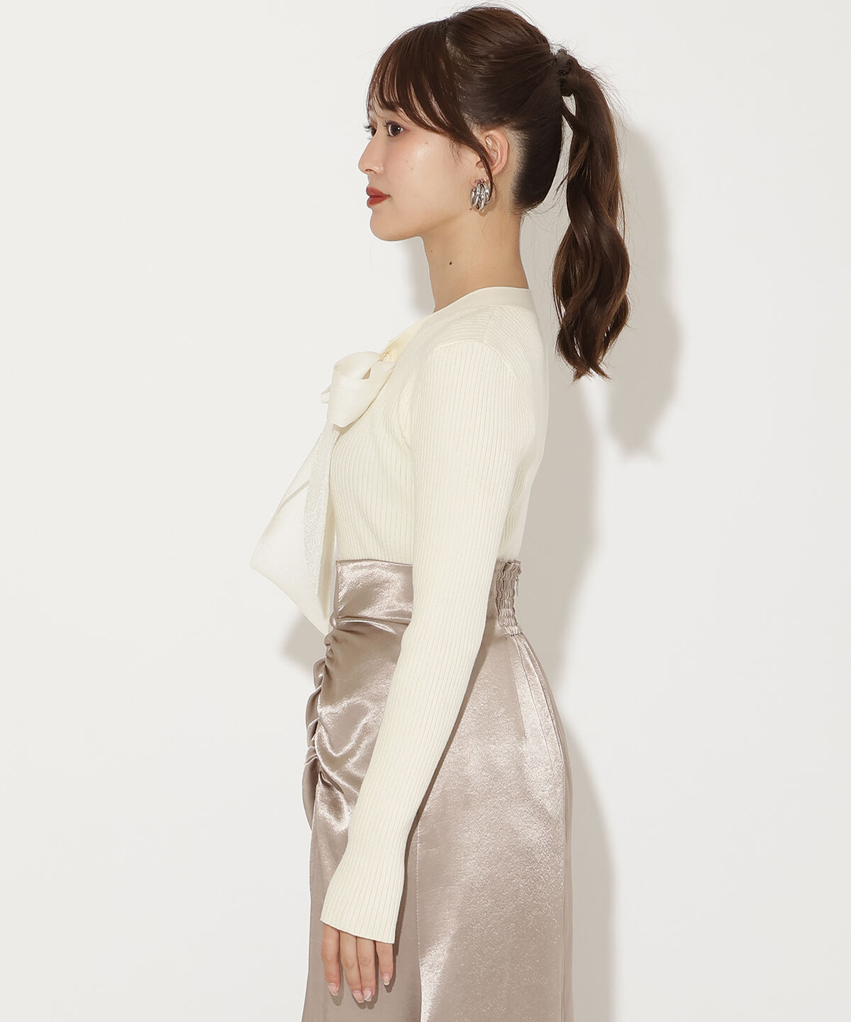 アンドクチュール「リボンボウタイ付きリブプルオーバー」|ニット・セーター|