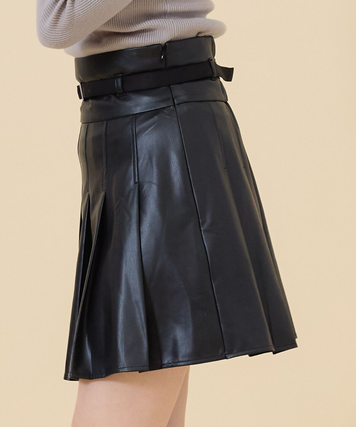 REDYAZEL「フェイクレザータックプリーツミニスカート」|フレア|