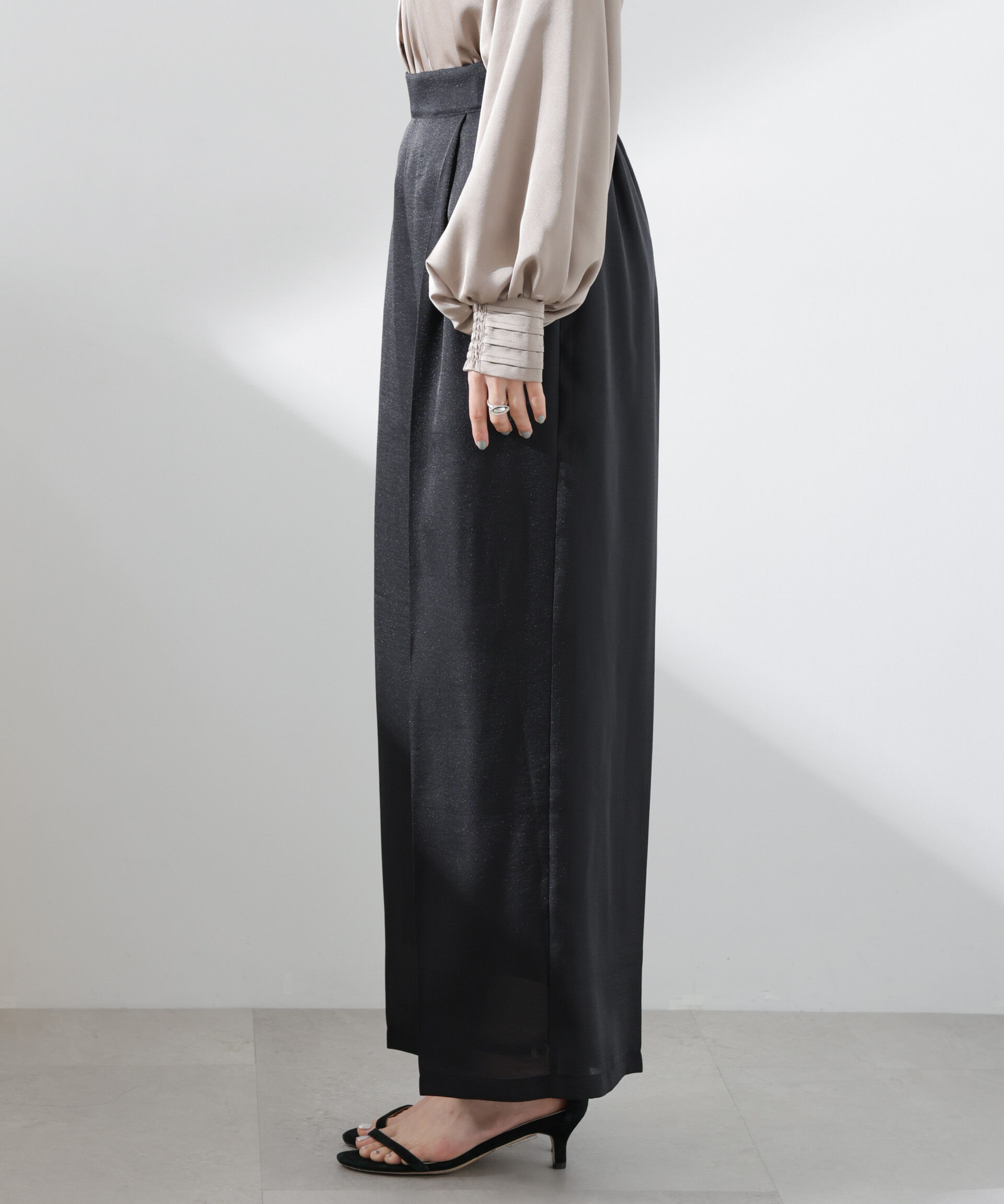 nano･universe「シアーヘムタックワイドパンツ」|チノ|