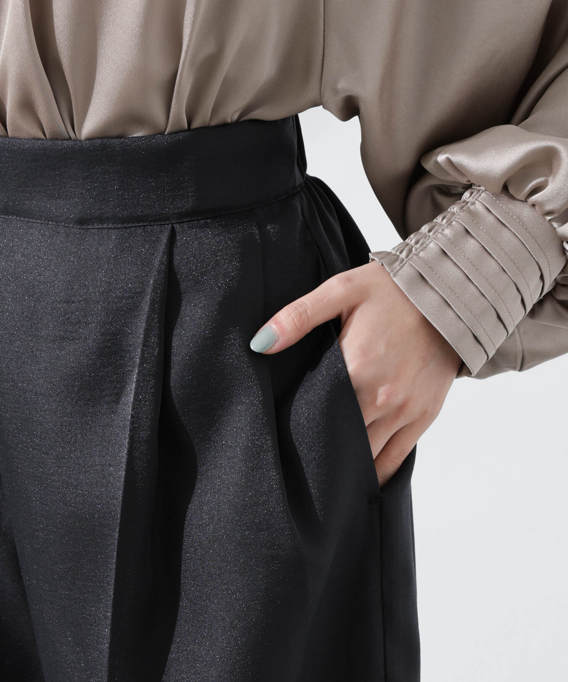 nano･universe「シアーヘムタックワイドパンツ」|チノ|