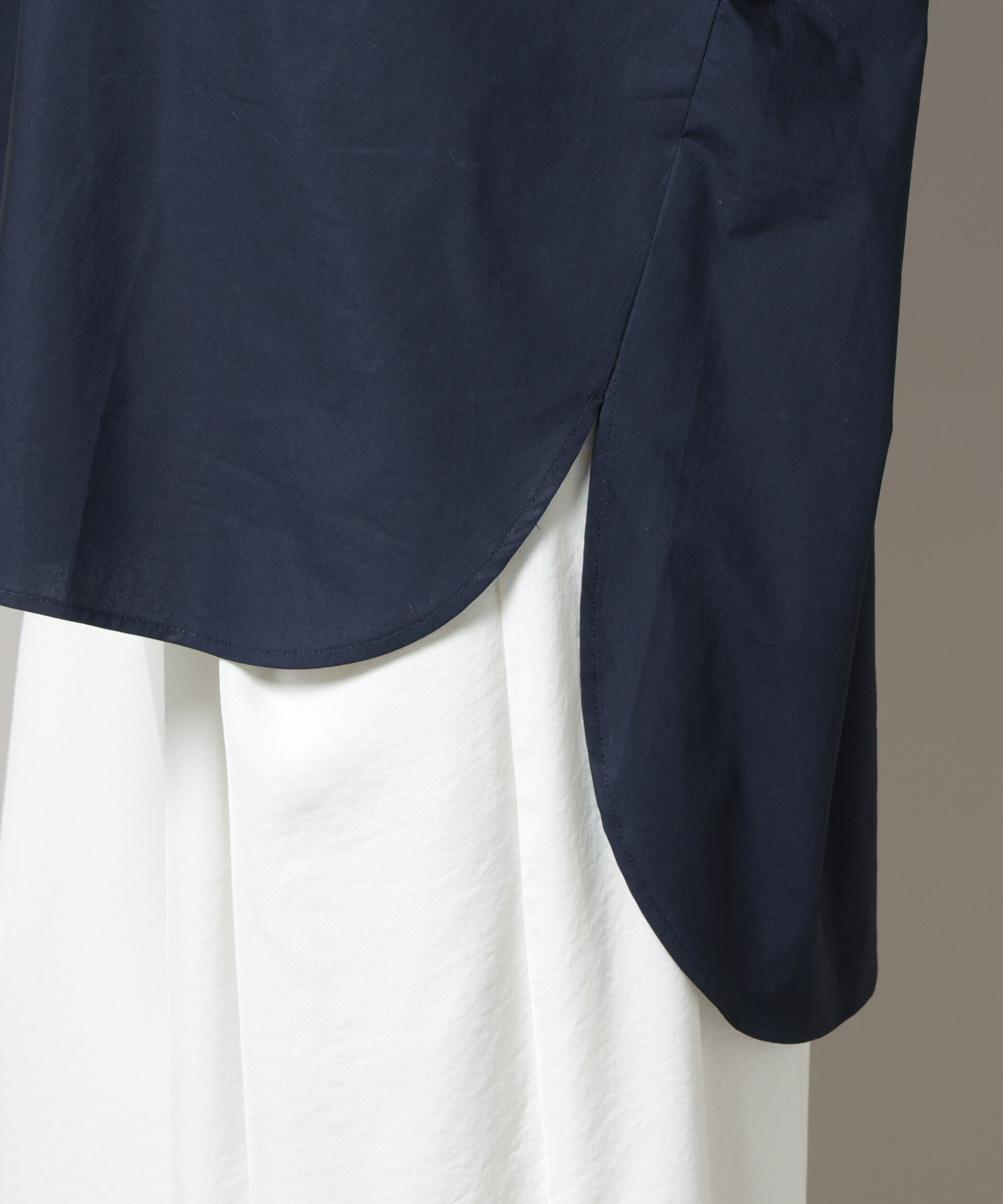 nano･universe「Vネックオーバーサイズシャツ」|シャツ・ブラウス|