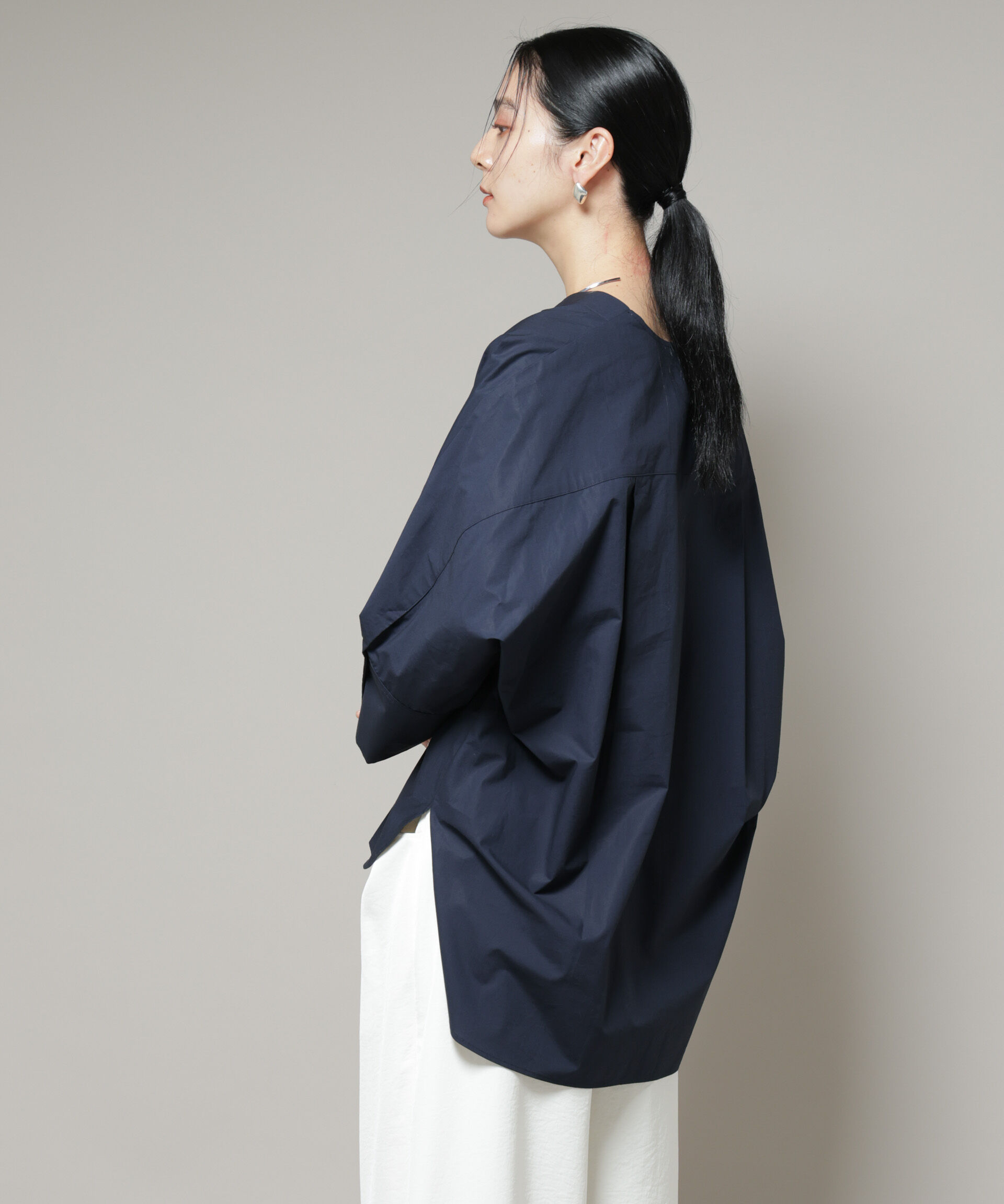 nano･universe「Vネックオーバーサイズシャツ」|シャツ・ブラウス|