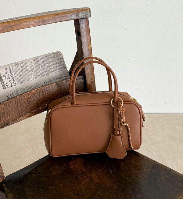 fredy emue「チャーム付横長ボストンバッグ」|ショルダー・メッセンジャー|キャメル