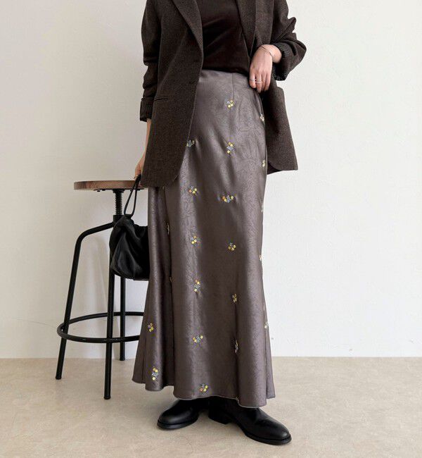 fredy emue「サテンフラワー刺繍スカート」|スカート|