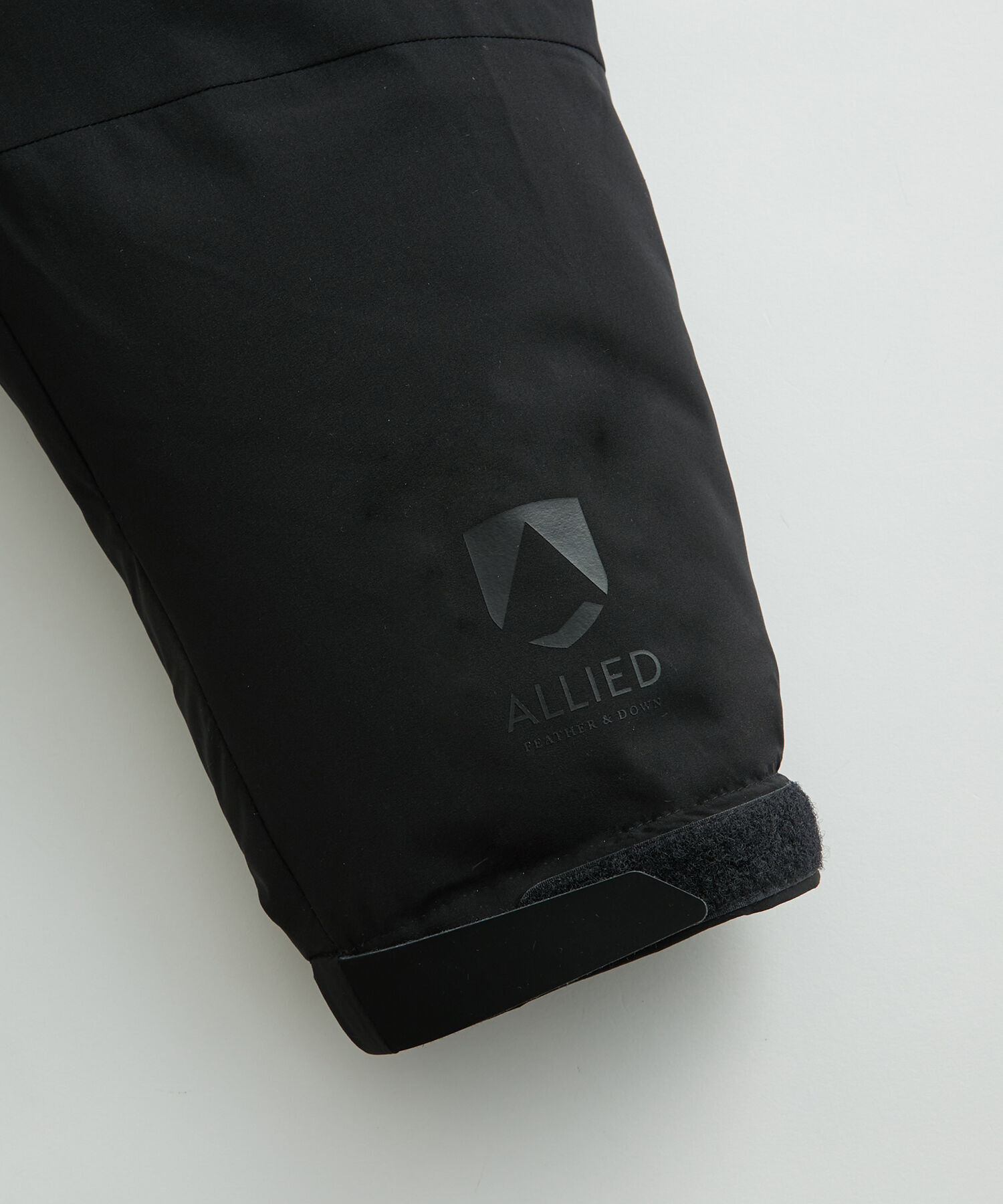 ADAM ET ROPE'「【ALLIED】700FP ショート フーディー ダウンジャケット / ユニセックス」|ダウン|