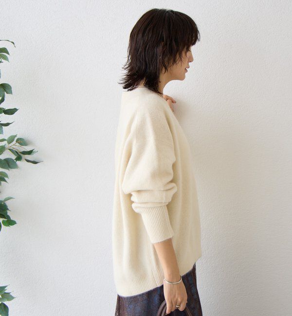  「【華やかな印象に】ヘアリーヤーン深Vネックニット」|ニット・セーター|