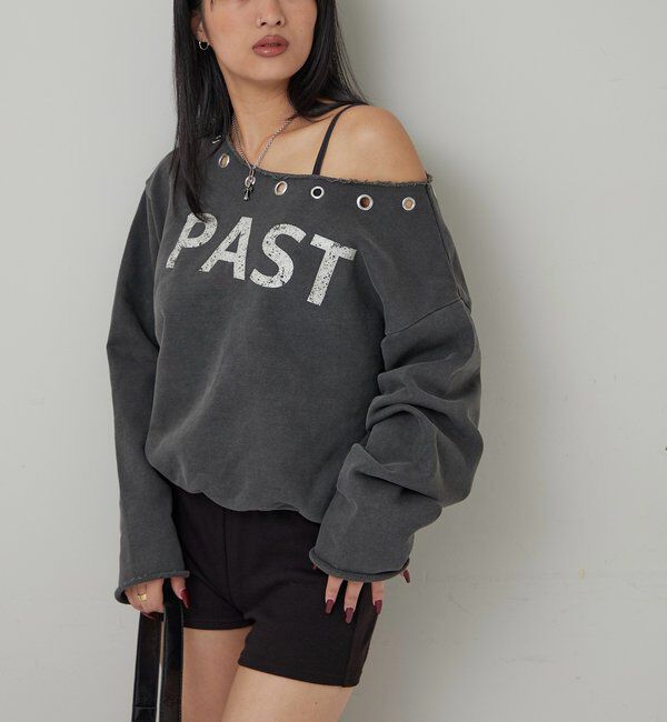  「EYELET OFF-SHOULDER LOGO SWEAT」|Tシャツ・カットソー|