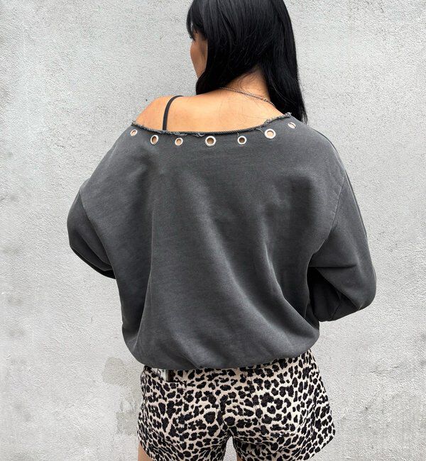  「EYELET OFF-SHOULDER LOGO SWEAT」|Tシャツ・カットソー|