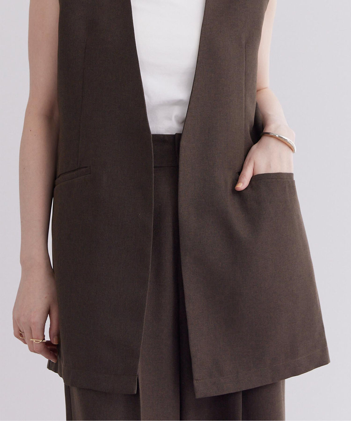 ur's「リネンライクVネックノーカラージレ」|ベスト・ジレ|