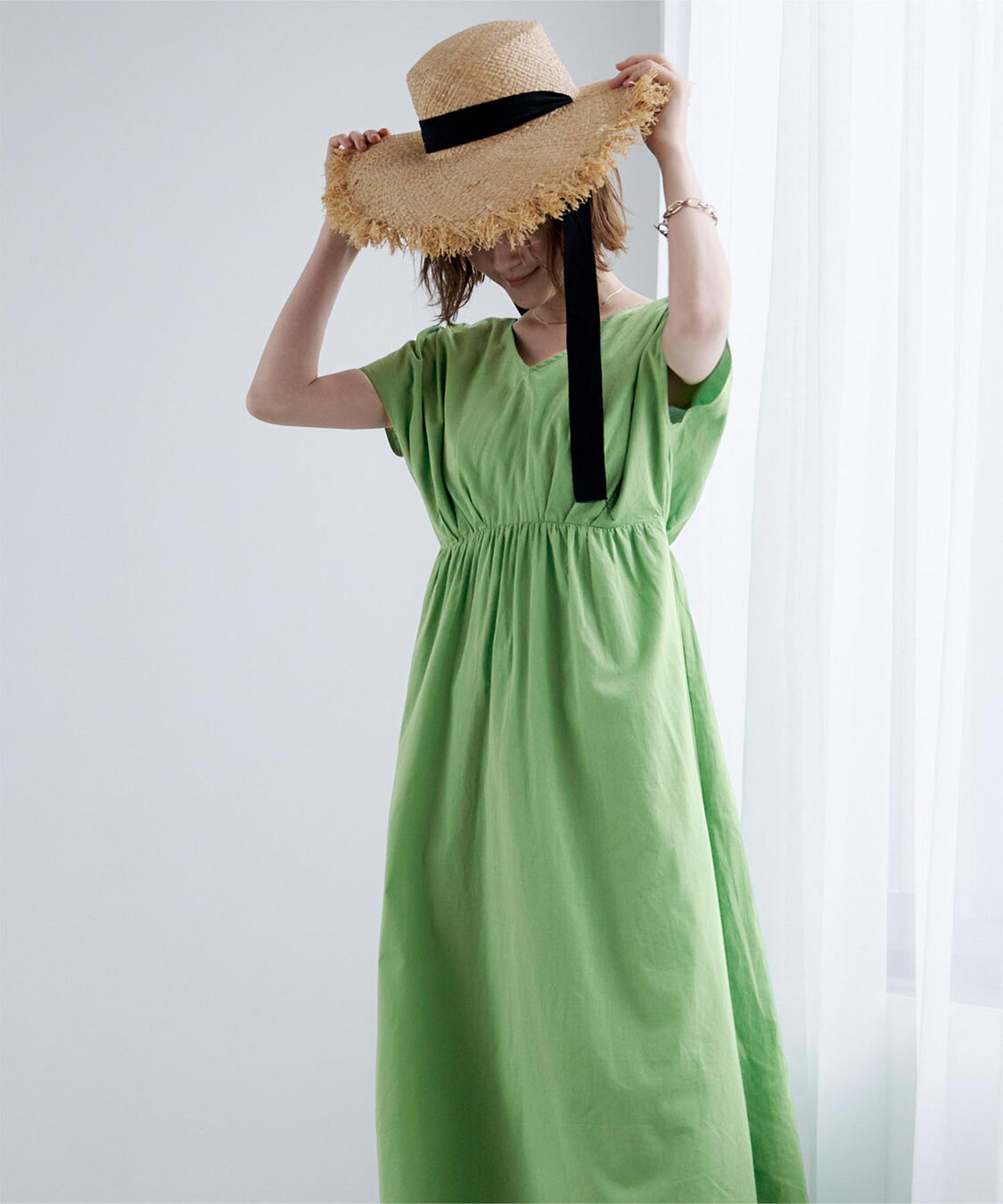 ur's「コットンVネックフレンチスリーブワンピース」|ワンピース|